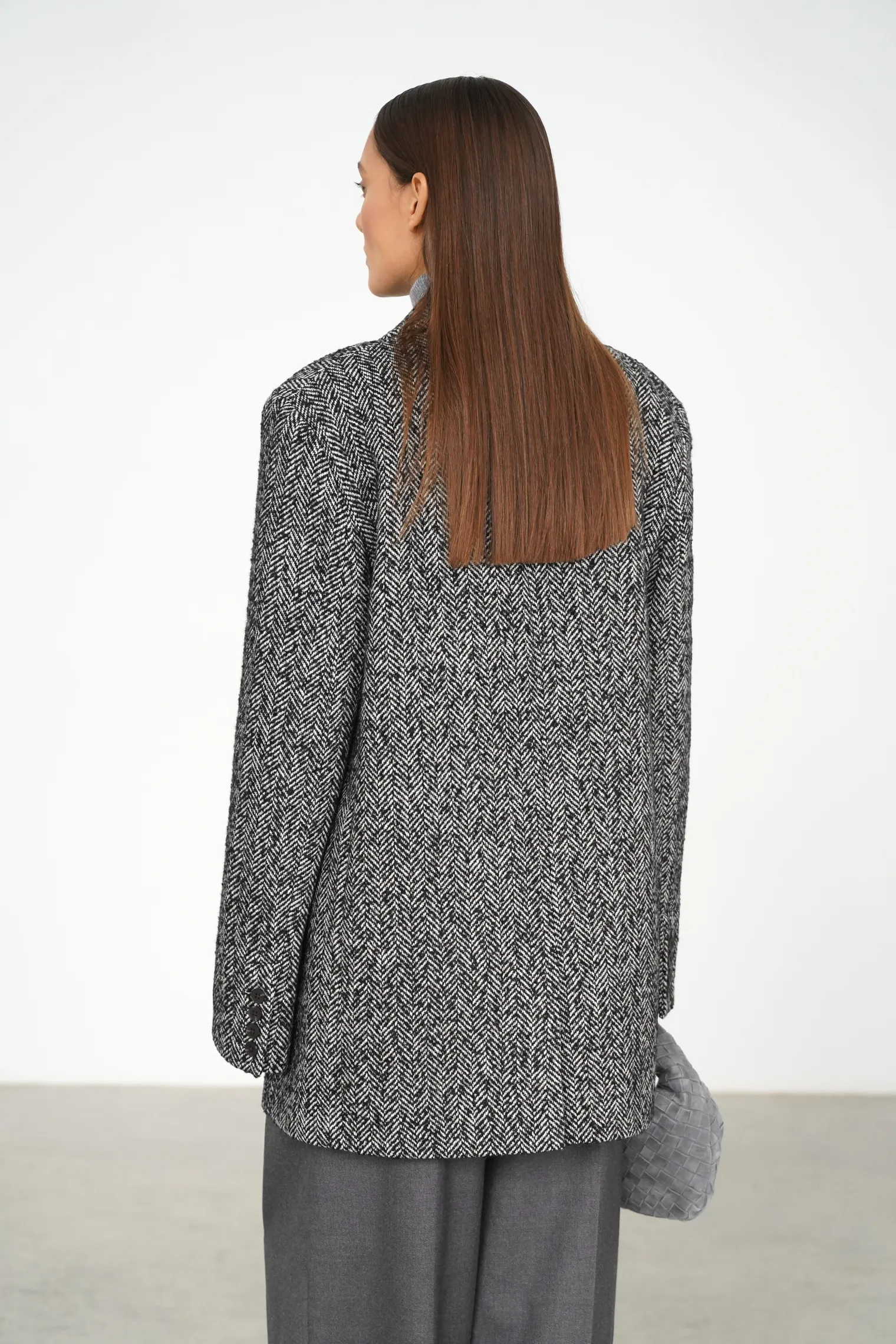 Пальто-жакет однобортное в цвете чёрный/молочный в ёлочку фото 4