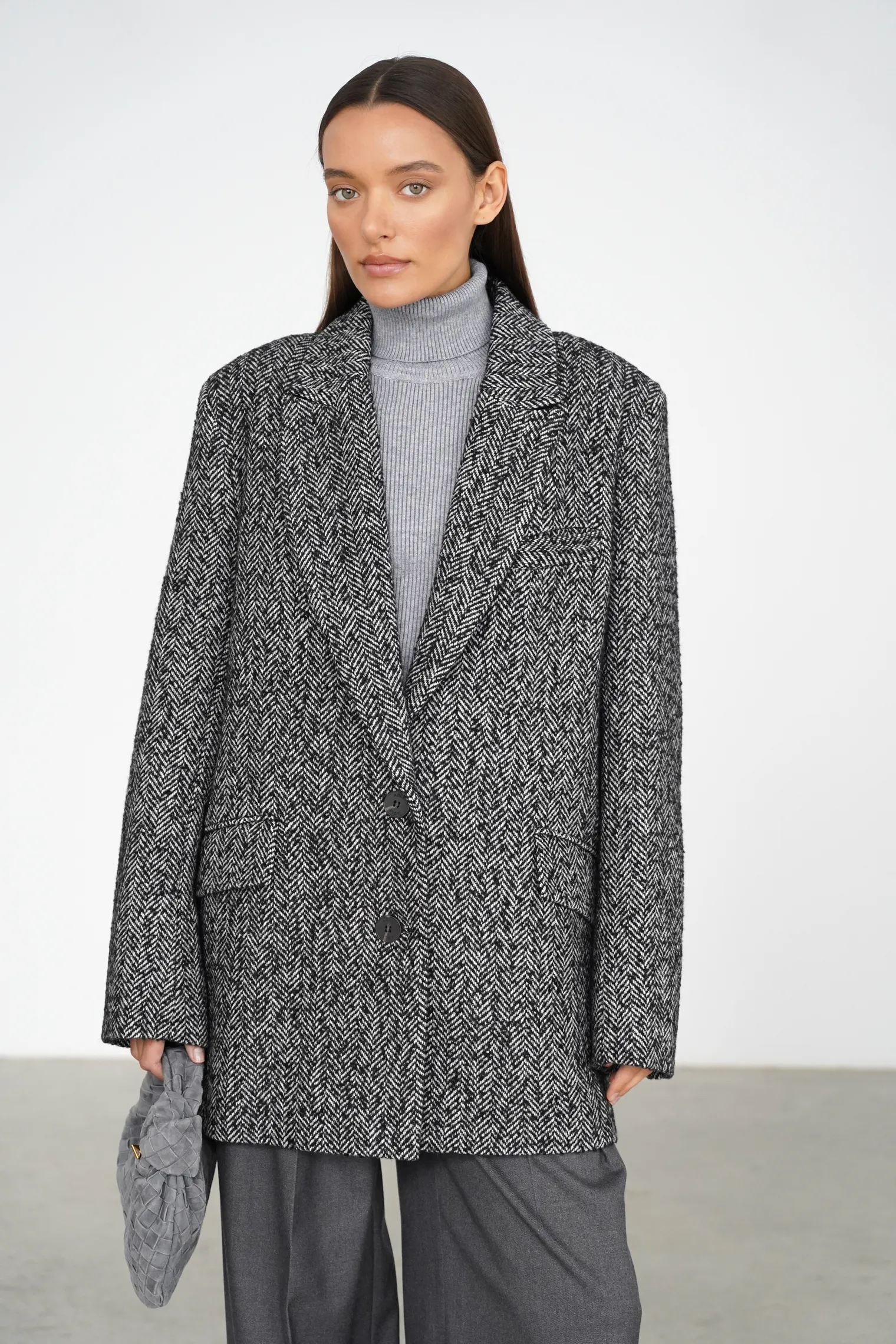 Пальто-жакет однобортное в цвете чёрный/молочный в ёлочку фото 1