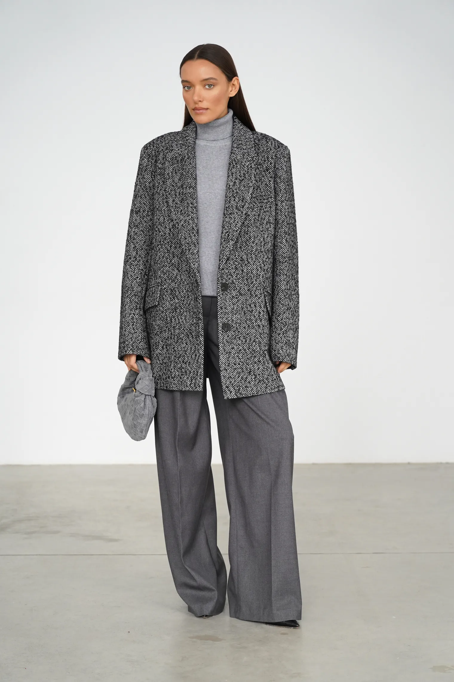 Пальто-жакет однобортное в цвете чёрный/молочный в ёлочку фото 3