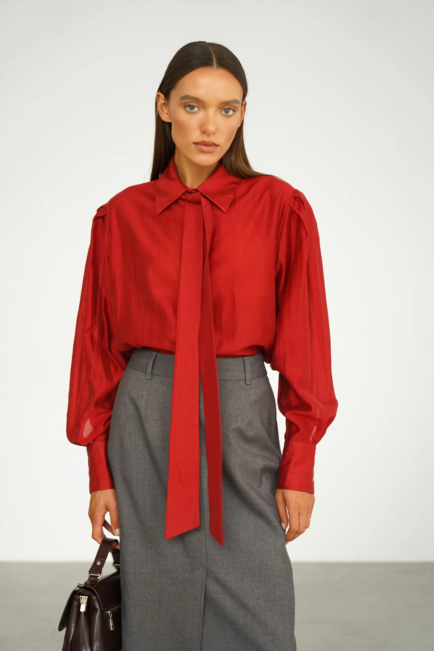Рубашка из прозрачной ткани красного цвета фото 7