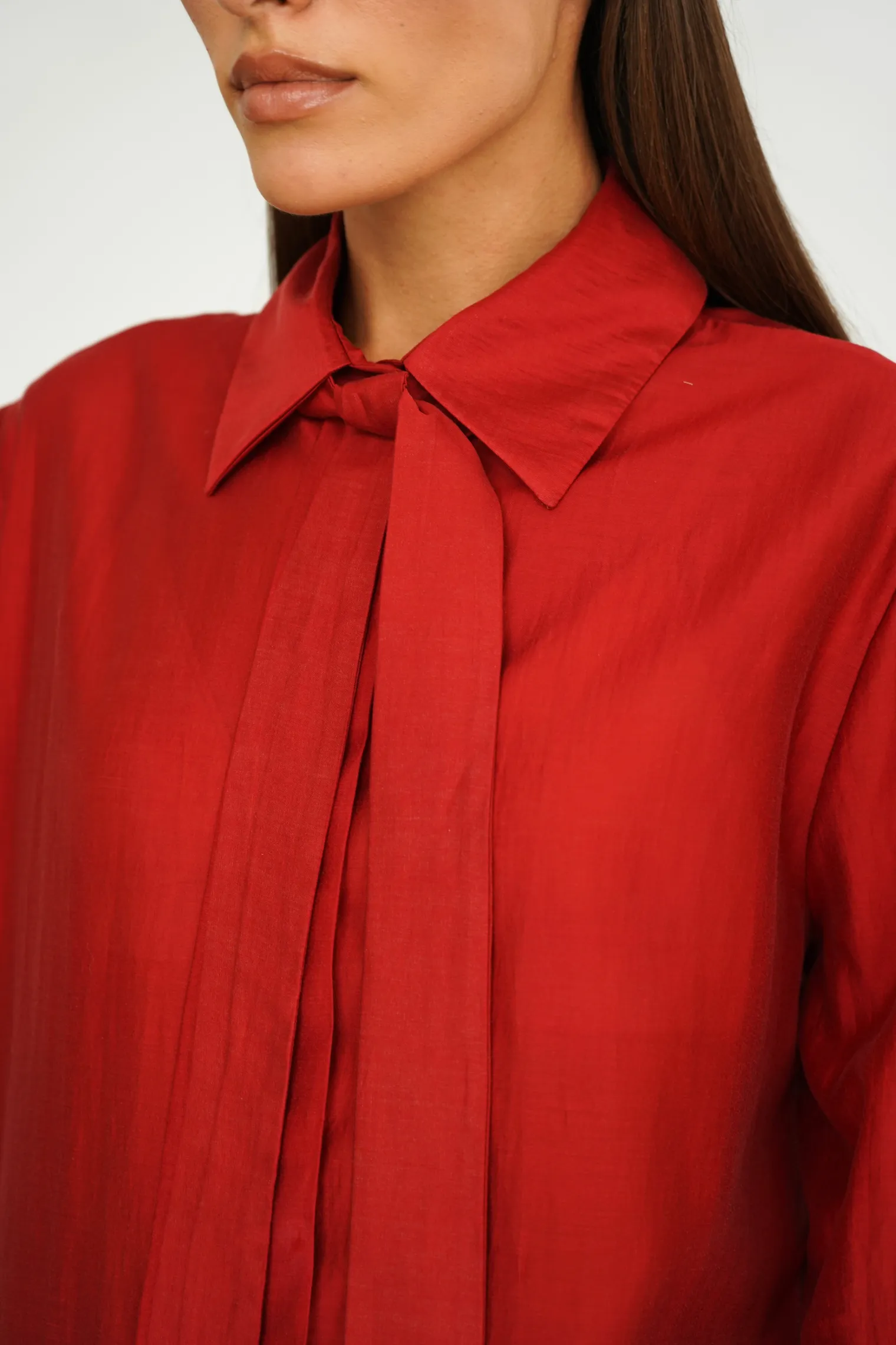 Рубашка из прозрачной ткани красного цвета фото 2