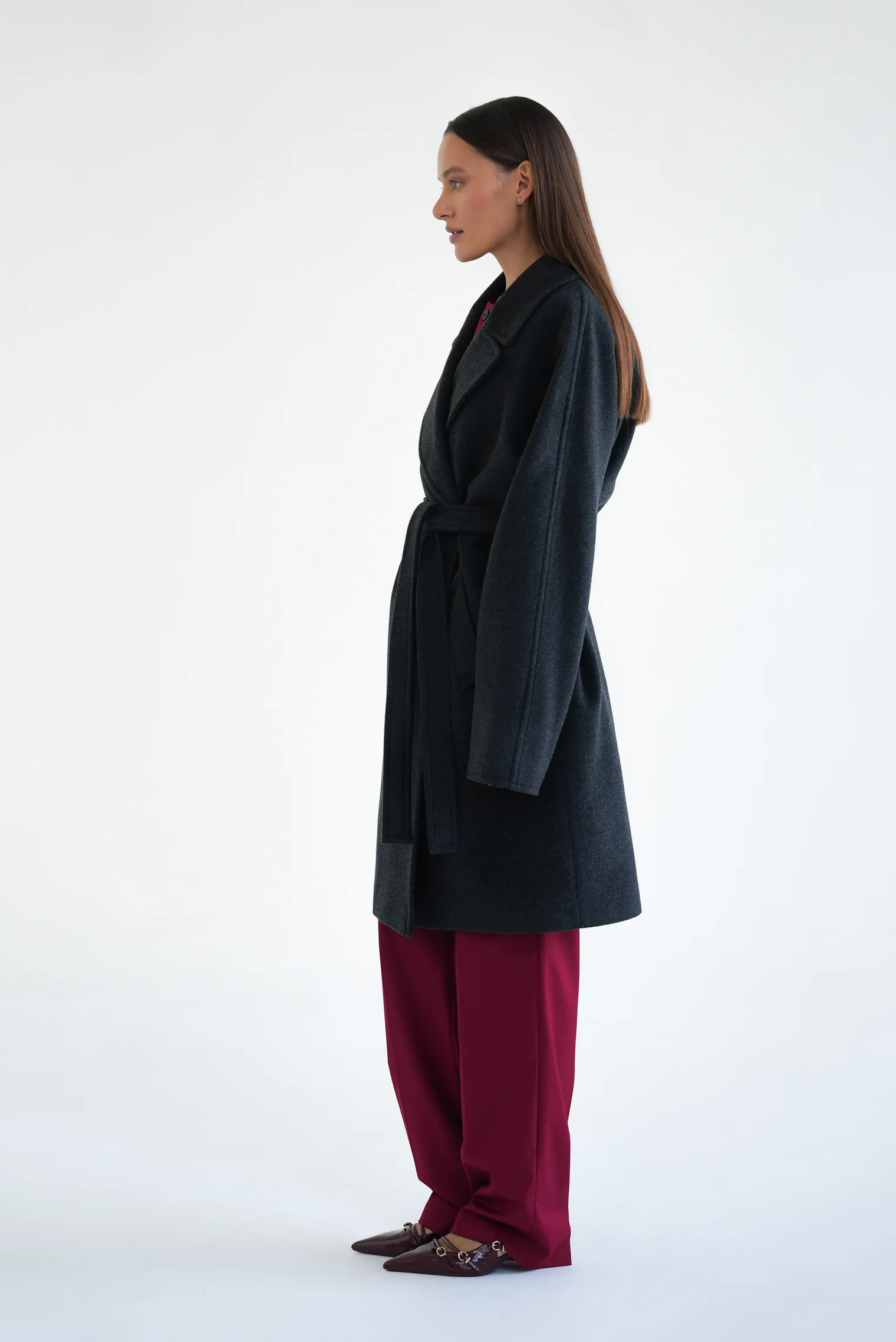 Пальто-халат укороченное с цельнокройным рукавом тёмно-серого цвета фото 7