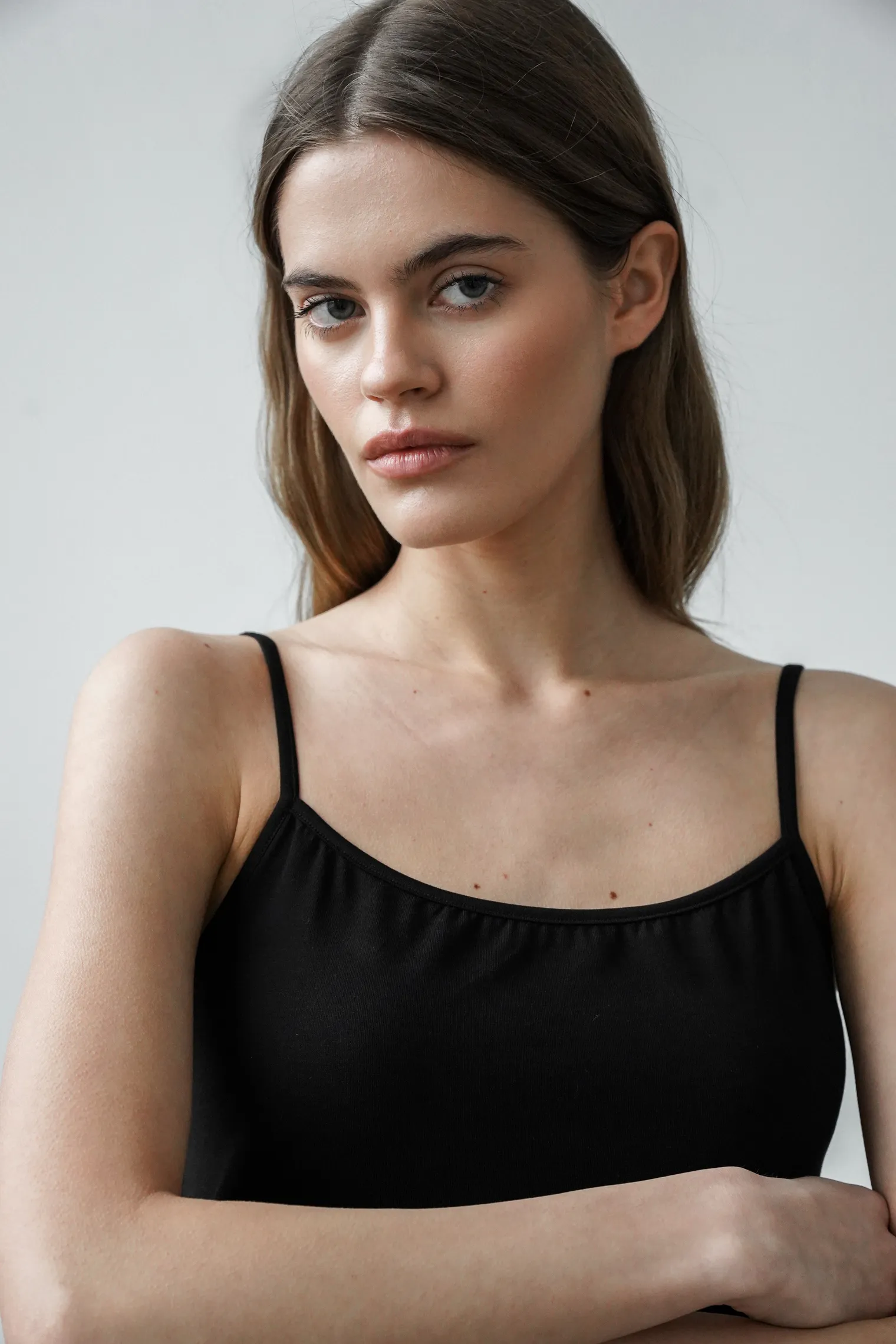 Платье мини на брителях чёрного цвета фото 2