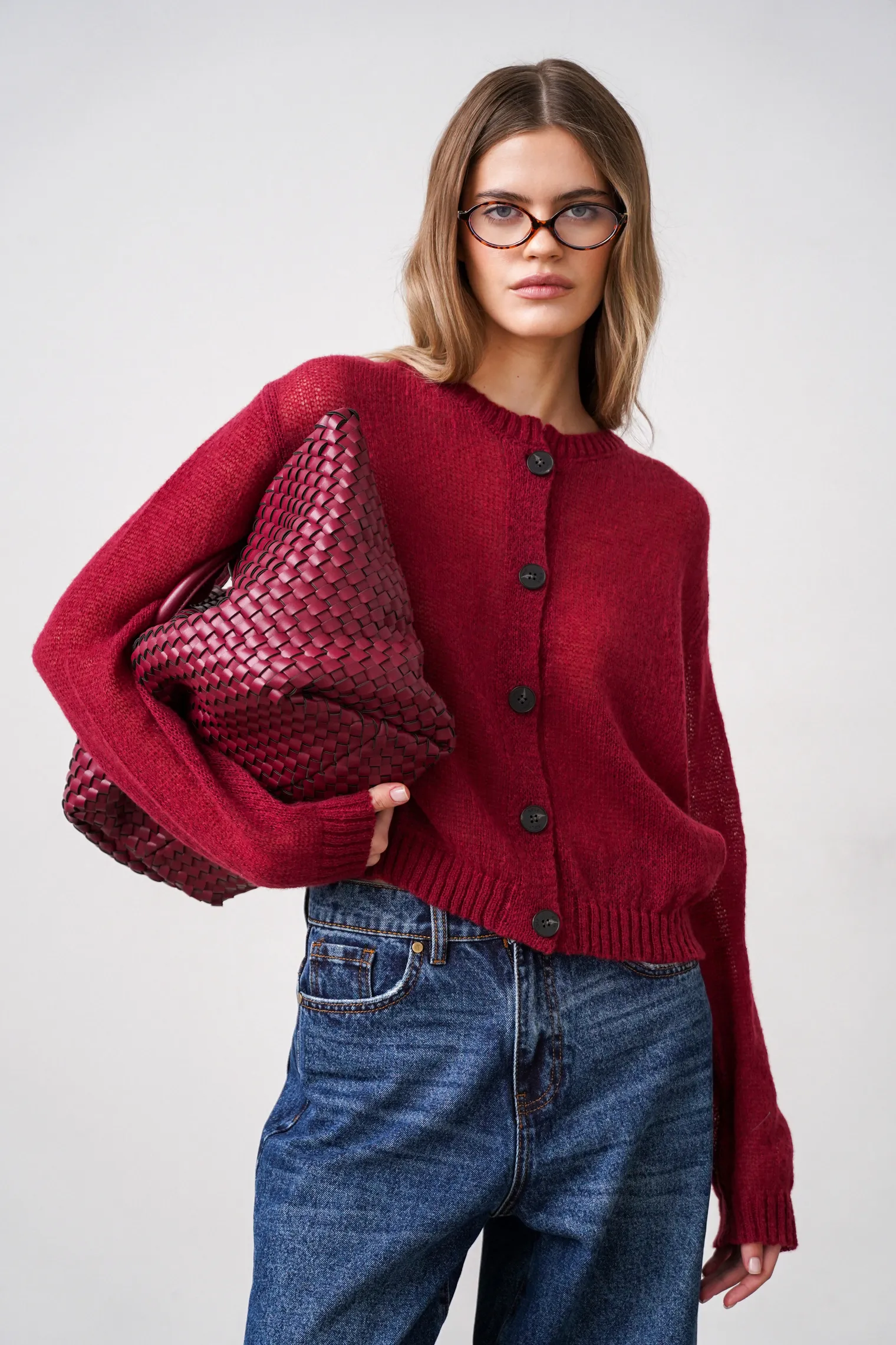 Кардиган ажурной вязки бордового цвета фото 1
