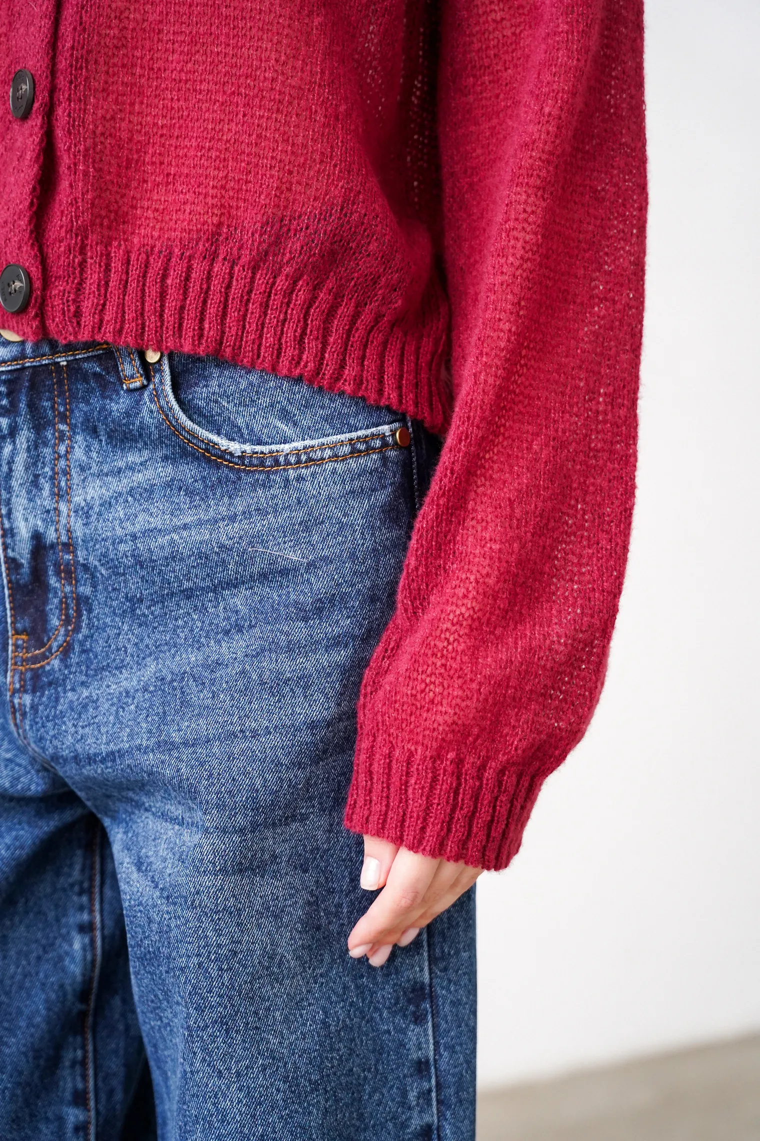 Кардиган ажурной вязки бордового цвета фото 6