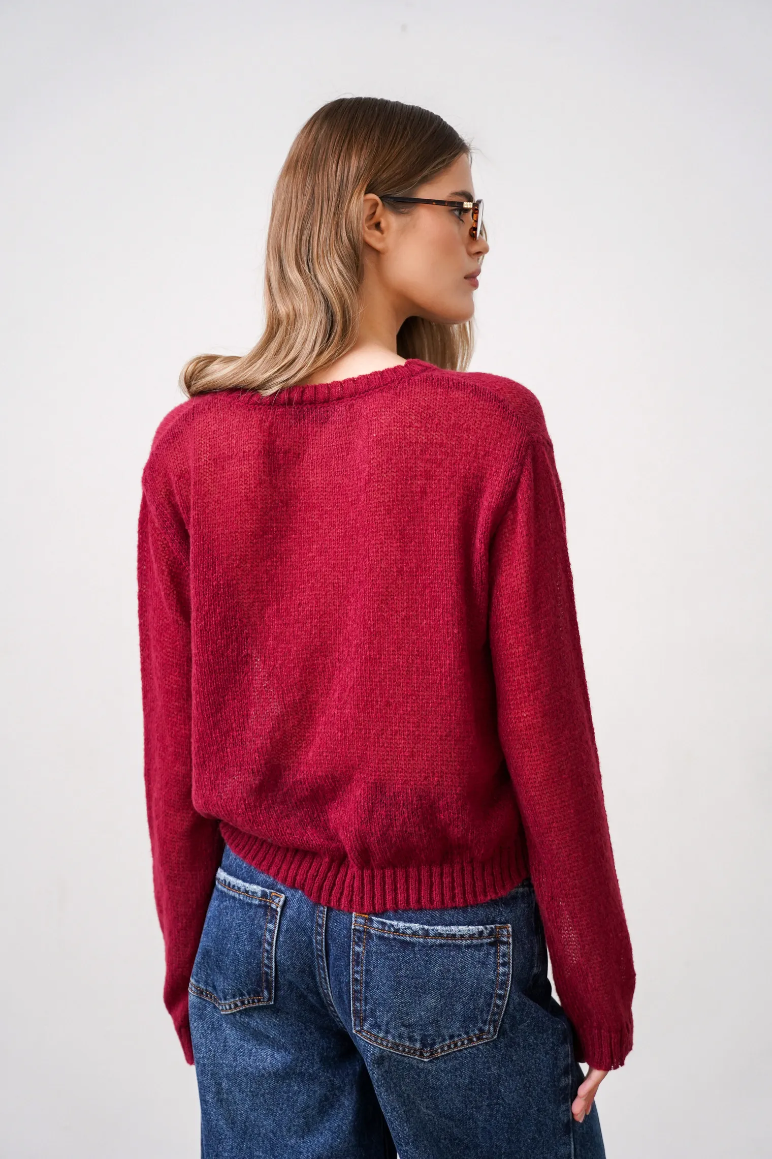 Кардиган ажурной вязки бордового цвета фото 4