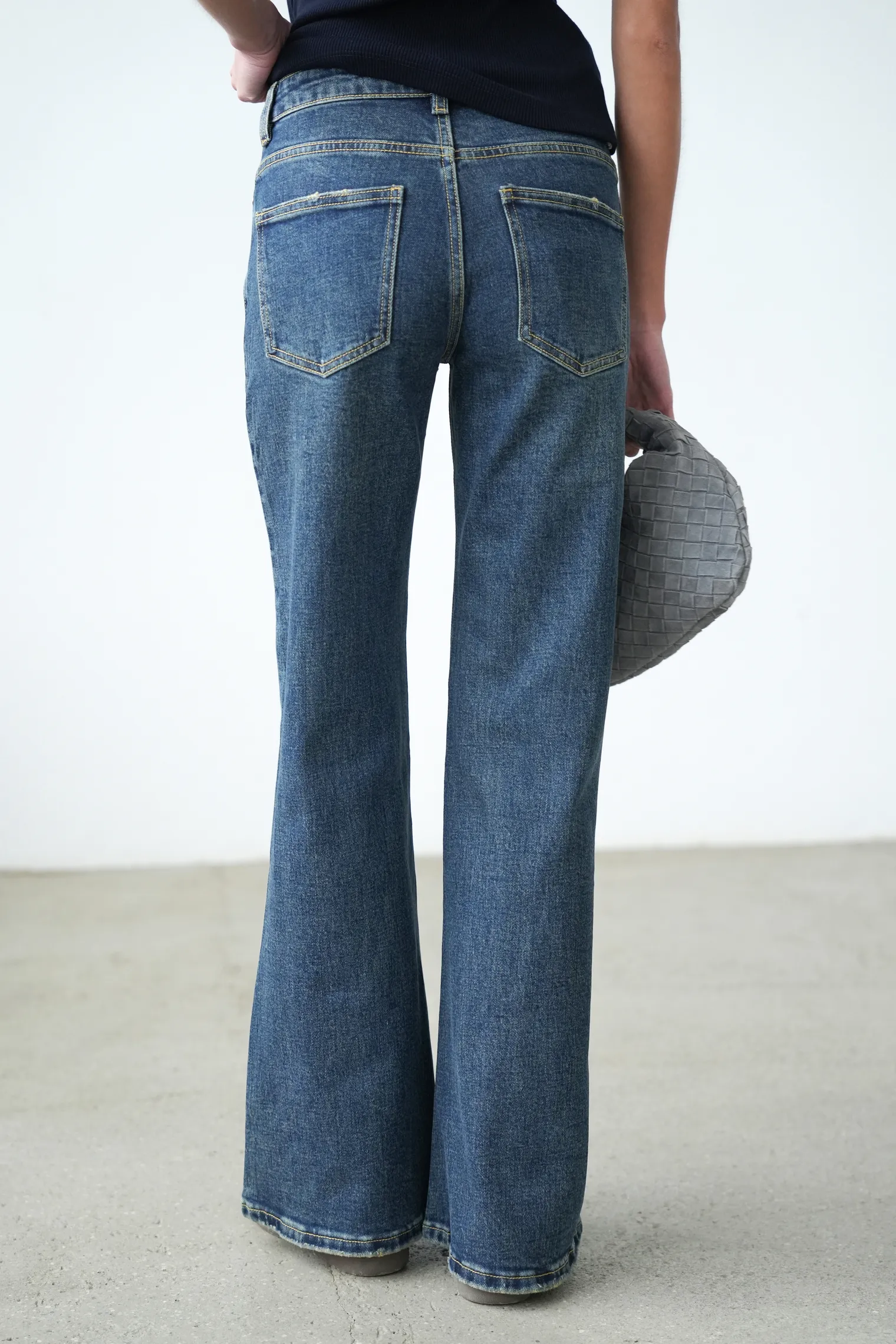 Джинсы клёш синего цвета фото 4