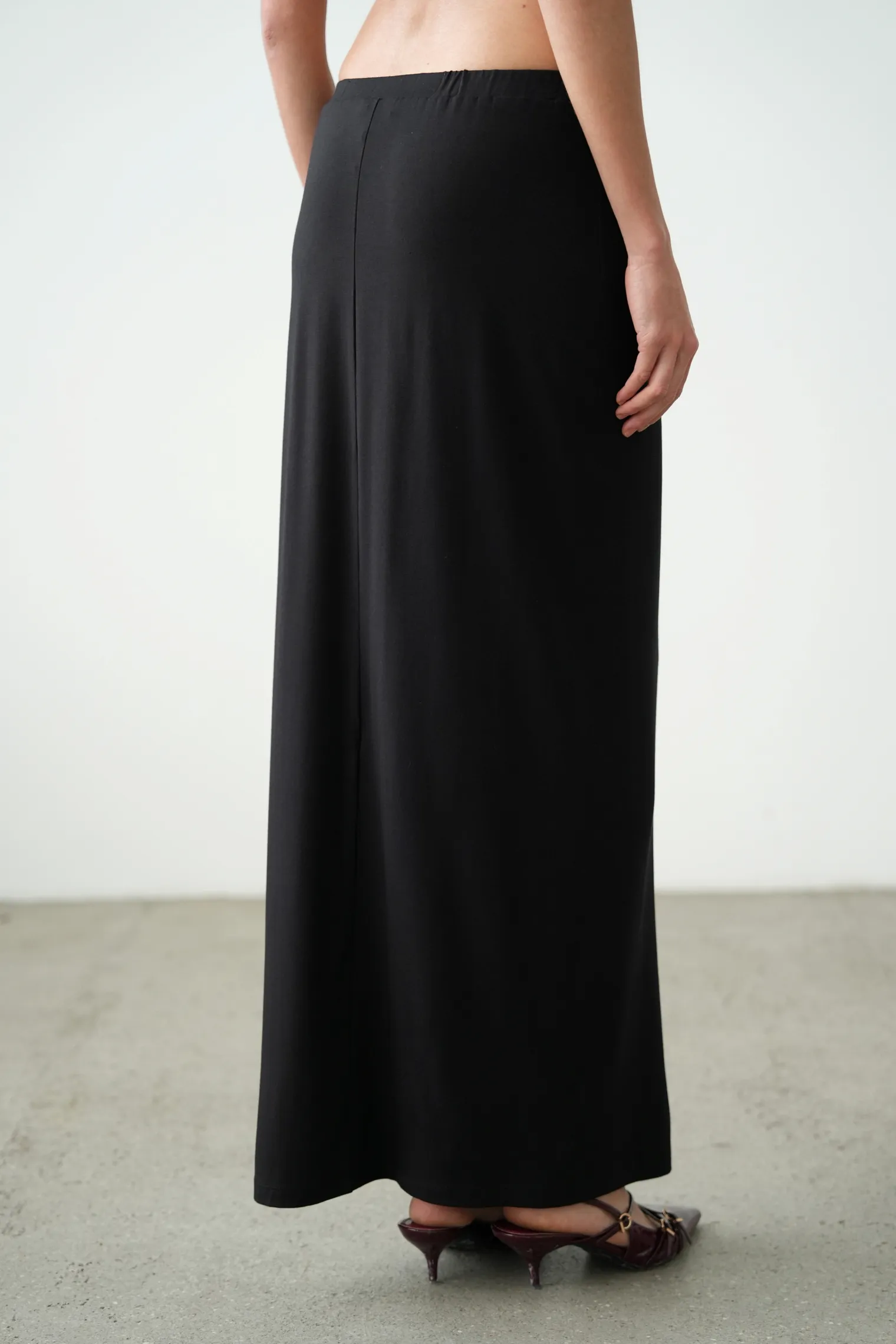 Юбка из тонкого трикотажа чёрного цвета фото 4