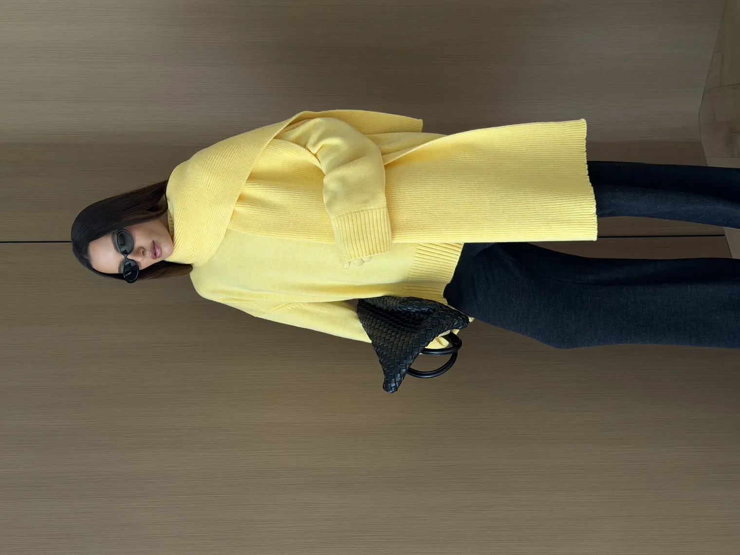 Джемпер мелкой вязки с высоким воротником сливочного цвета фото 3