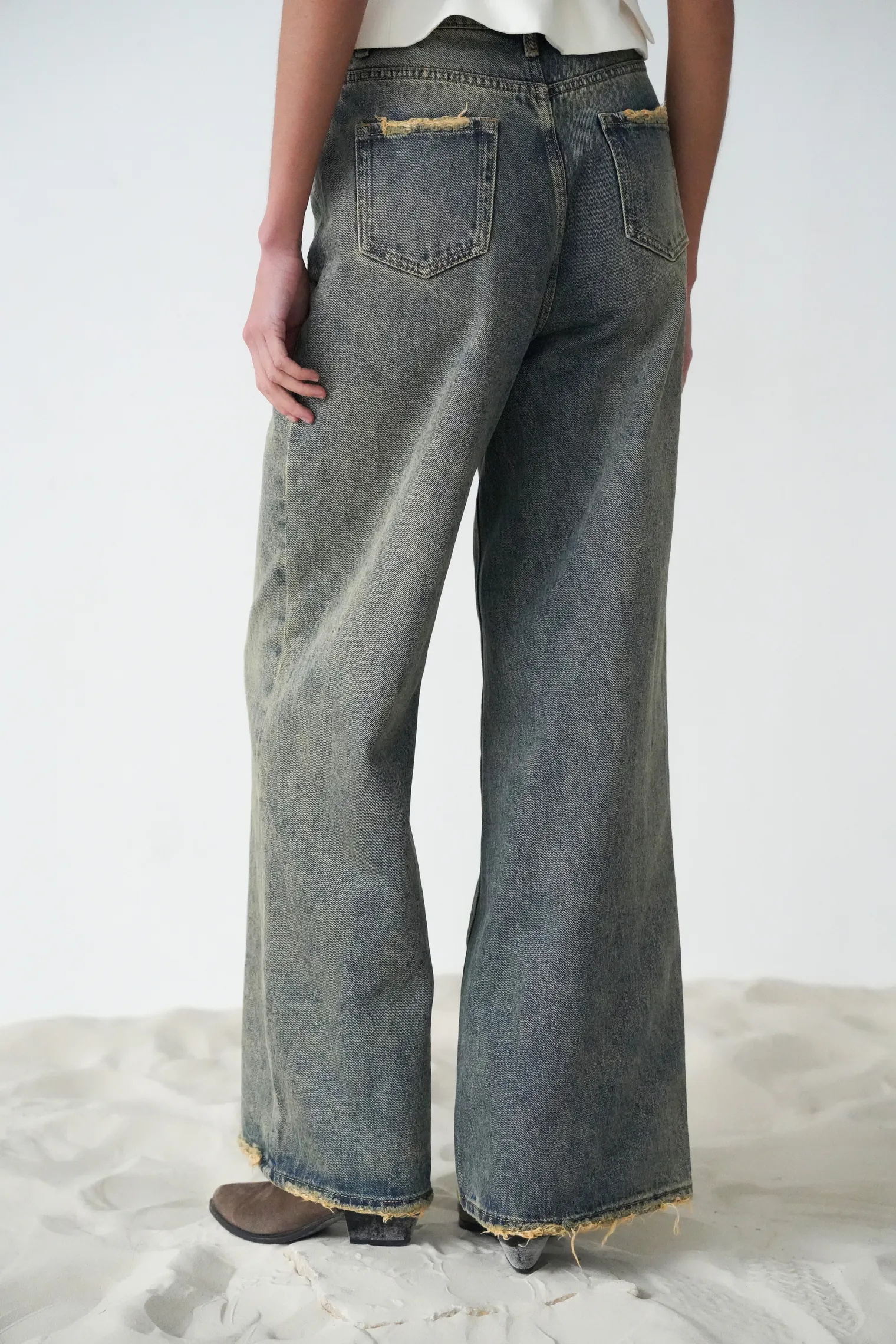 Джинсы свободного кроя в винтажном стиле голубого цвета фото 4