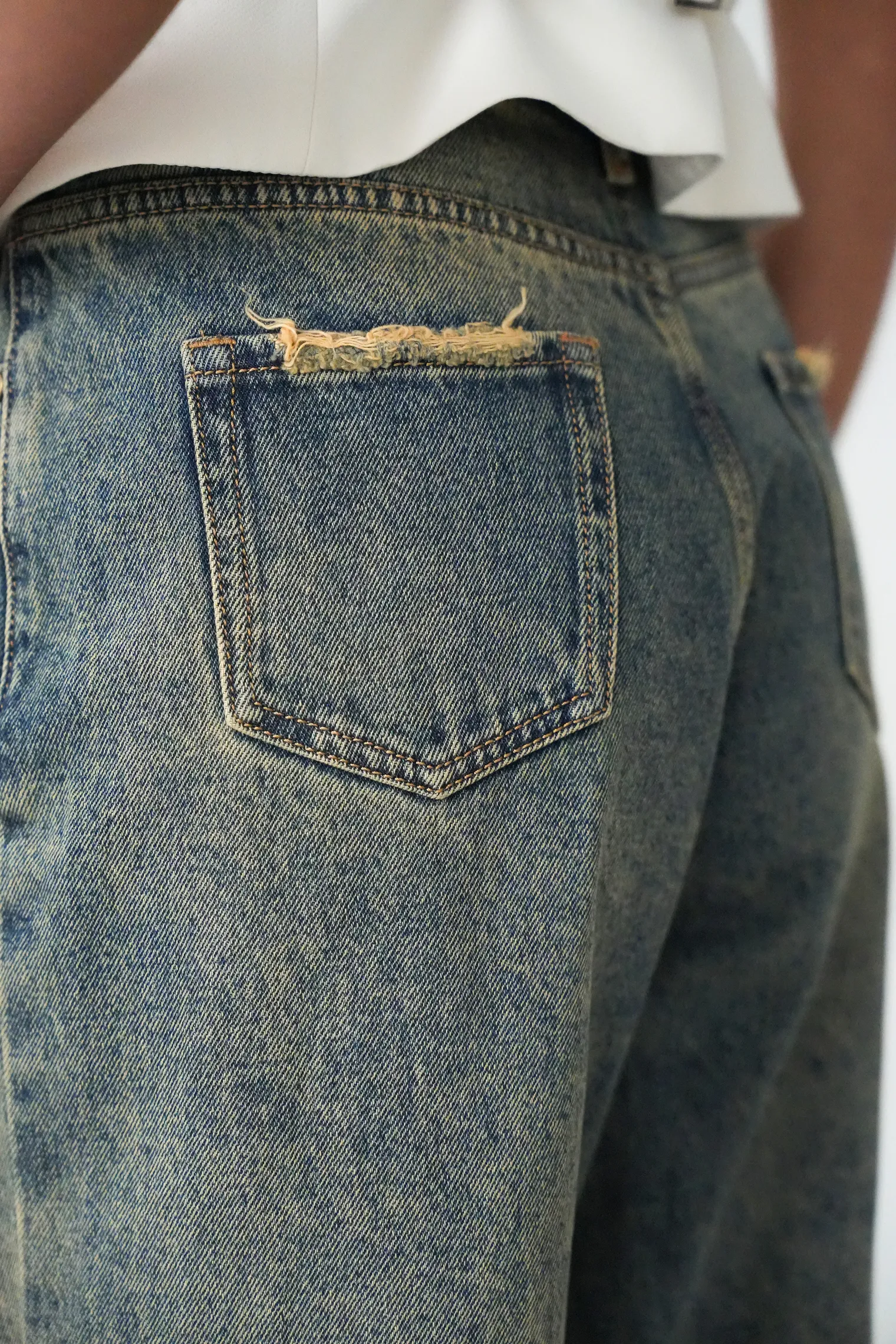 Джинсы свободного кроя в винтажном стиле голубого цвета фото 5