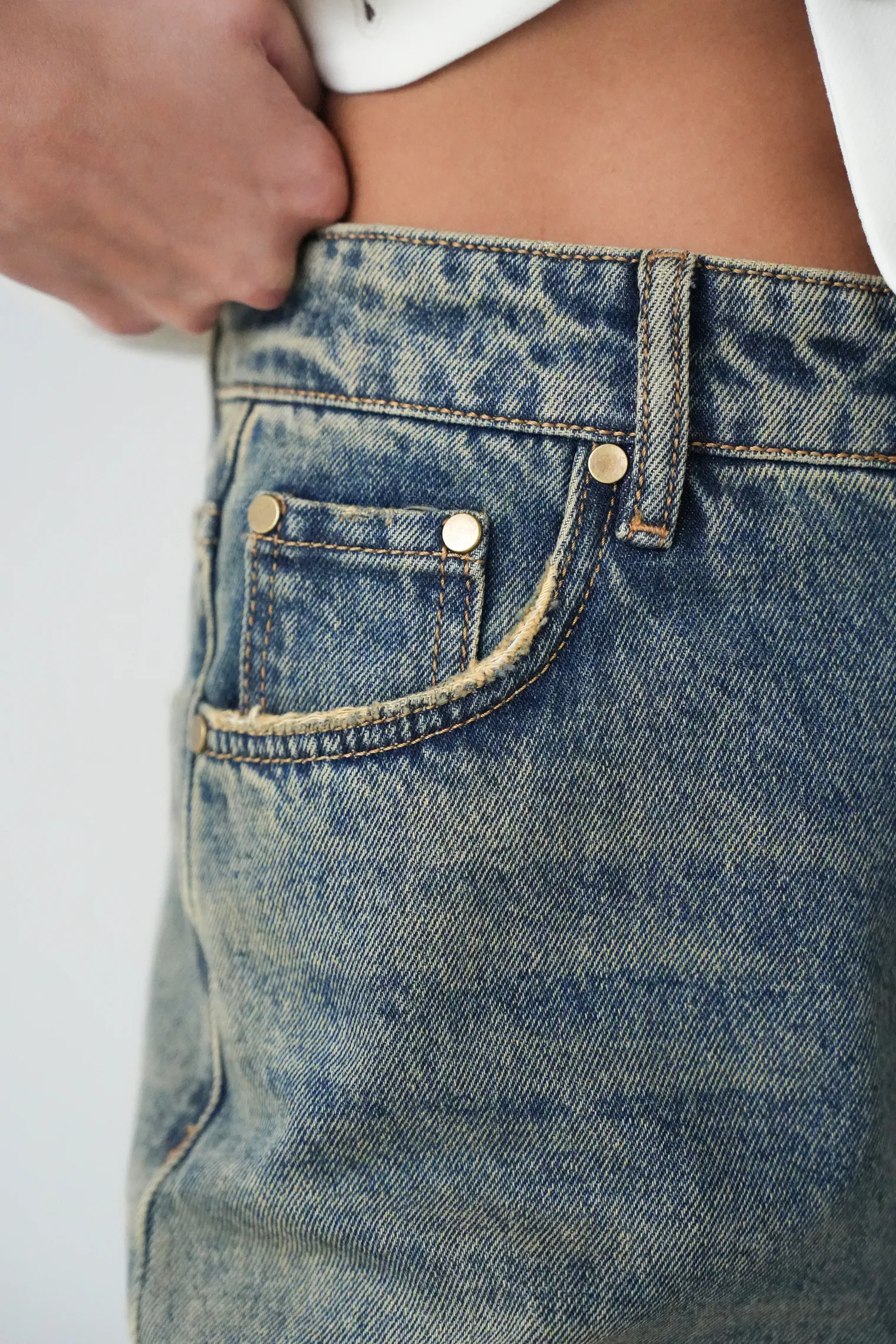 Джинсы свободного кроя в винтажном стиле голубого цвета фото 2