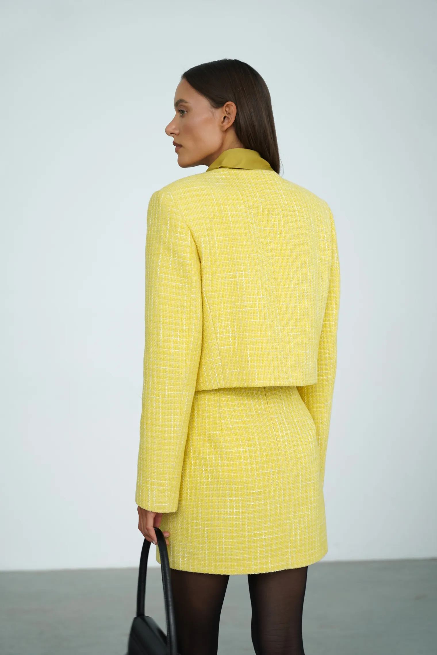 Жакет укороченный из твидовой ткани цвета молочный лимон фото 4