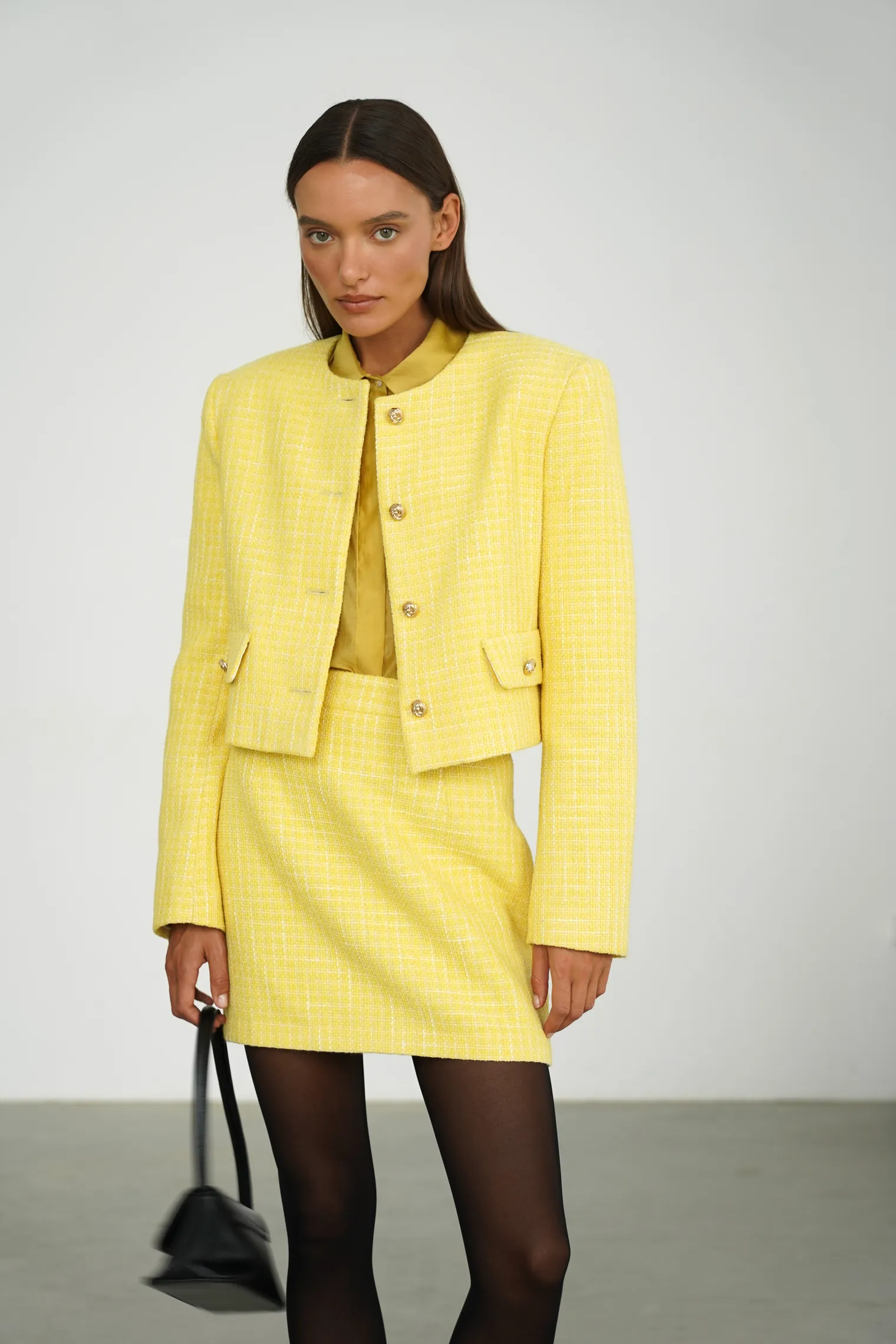 Жакет укороченный из твидовой ткани цвета молочный лимон фото 7