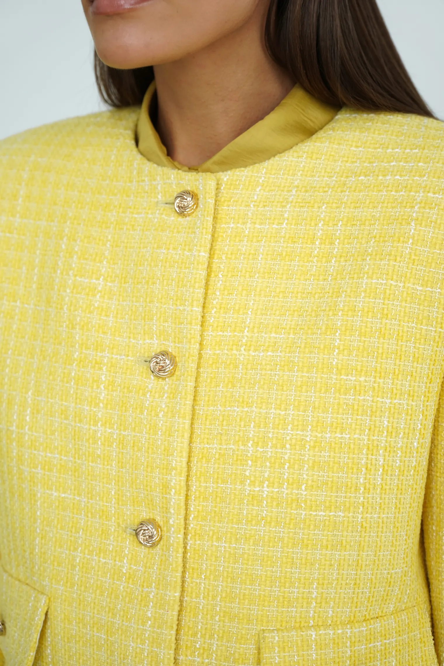 Жакет укороченный из твидовой ткани цвета молочный лимон фото 2