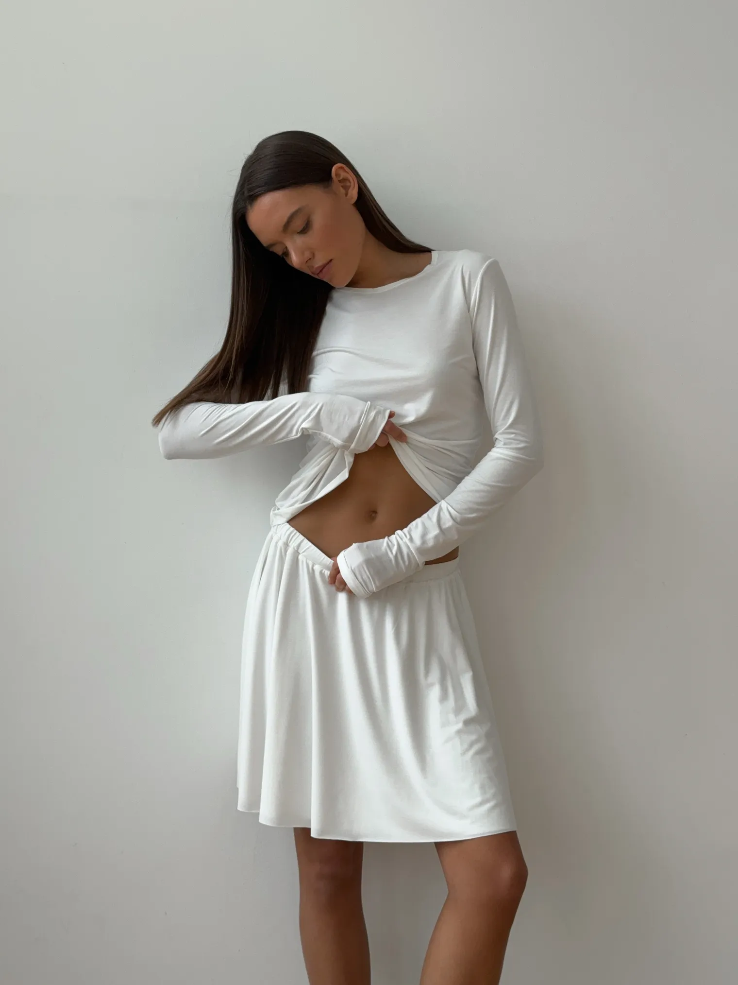 Лонгслив с удлинённым рукавом белого цвета фото 3