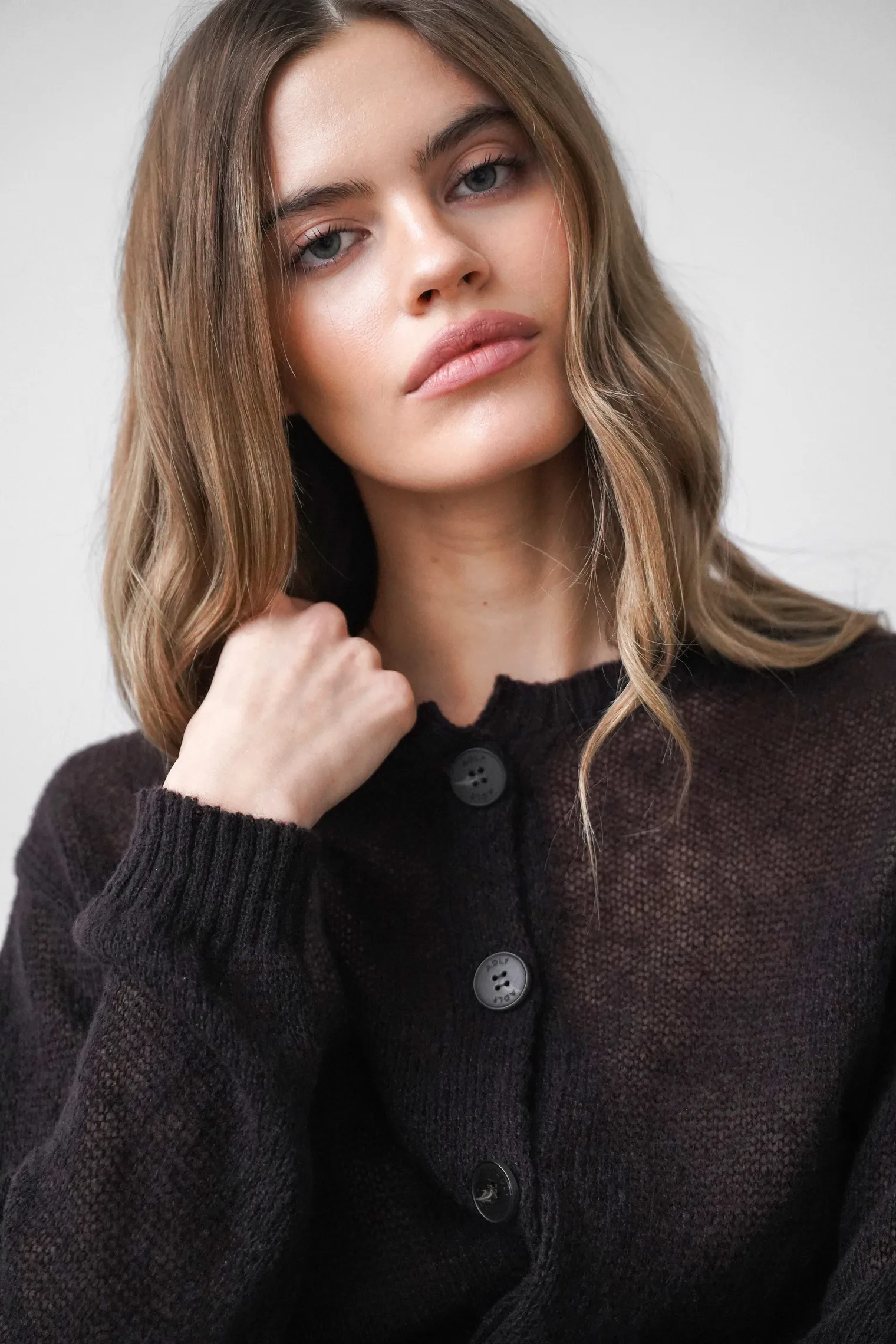 Кардиган ажурной вязки цвета горький шоколад фото 5