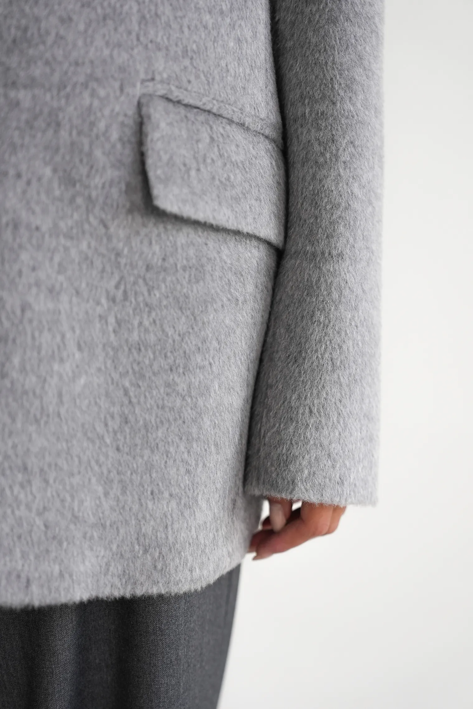 Однобортное пальто-жакет из шерсти пепельного цвета фото 6