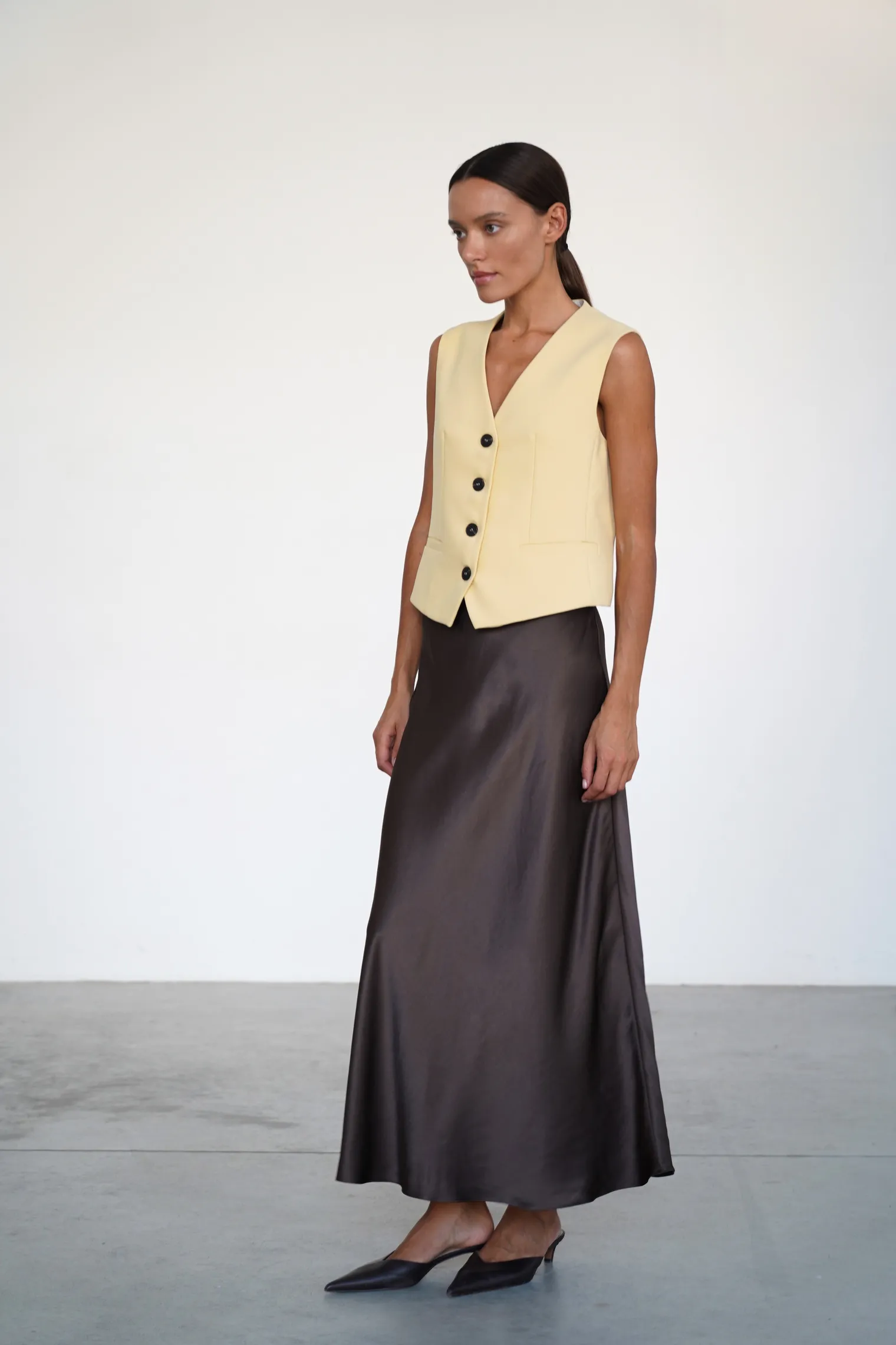 Юбка атласная удлиненная шоколадного цвета фото 1