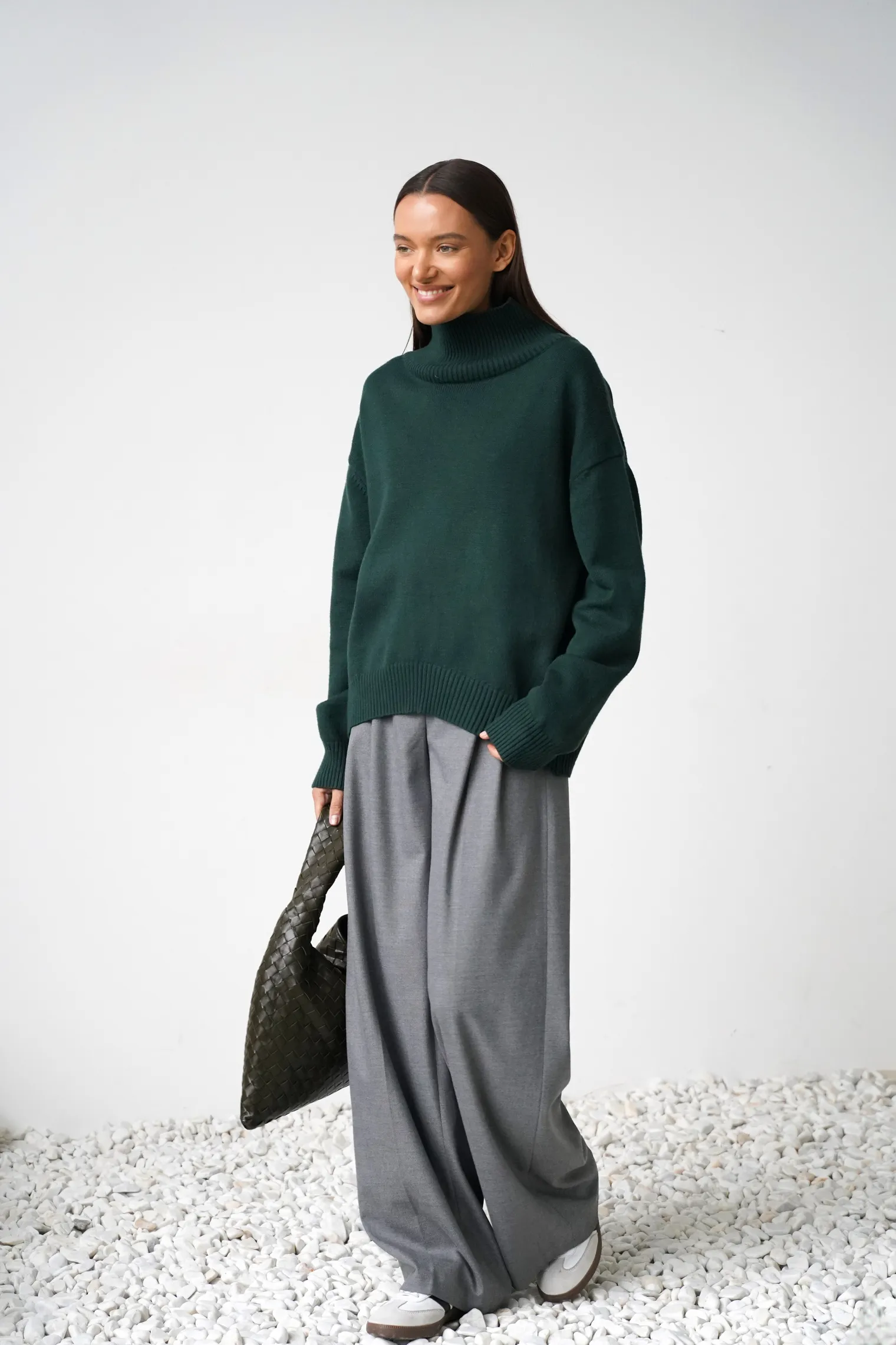 Джемпер мелкой вязки с высоким воротником цвета тайга фото 7