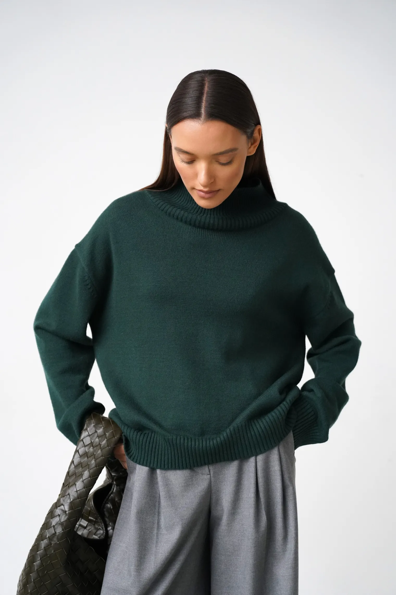 Джемпер мелкой вязки с высоким воротником цвета тайга фото 5