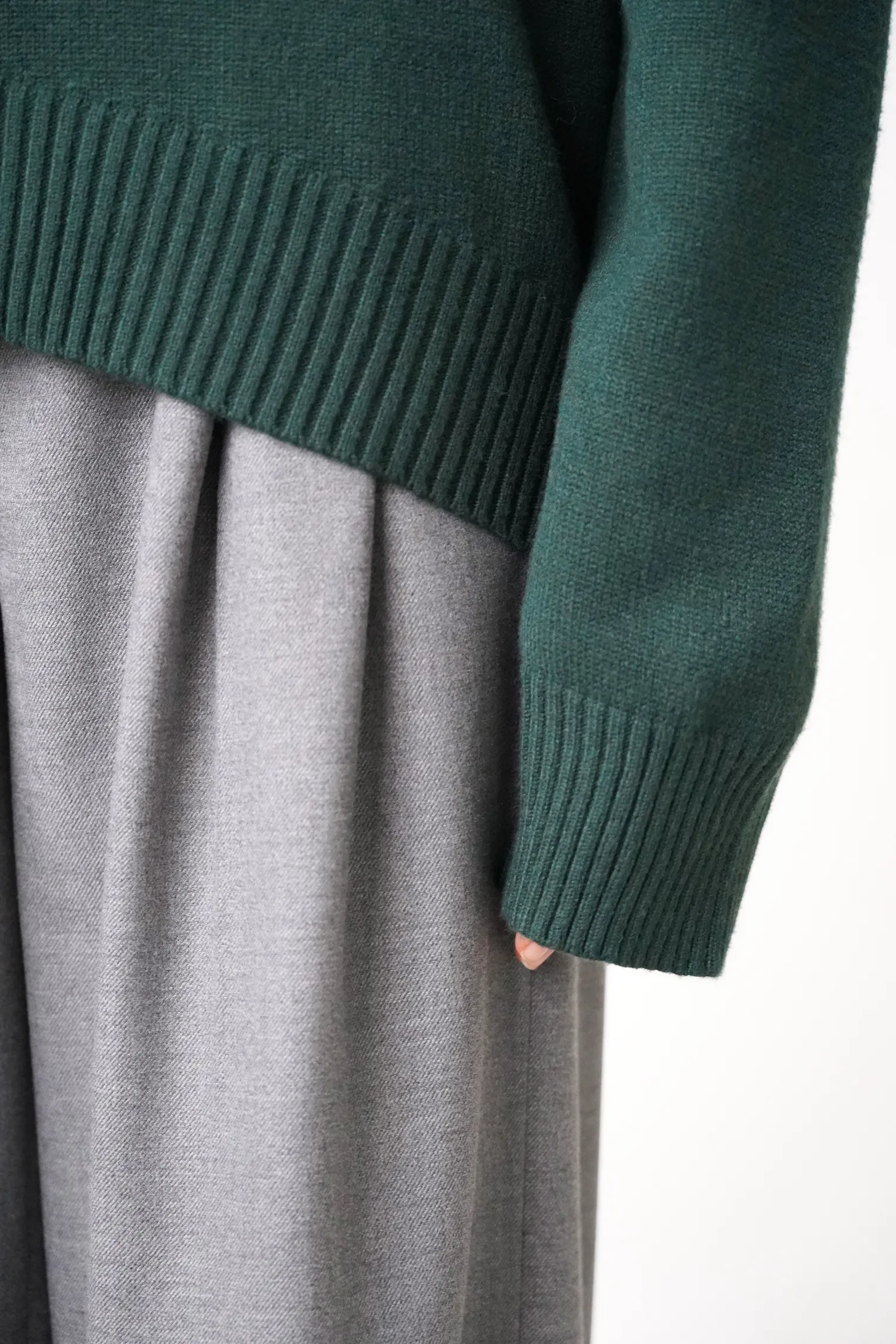 Джемпер мелкой вязки с высоким воротником цвета тайга фото 2