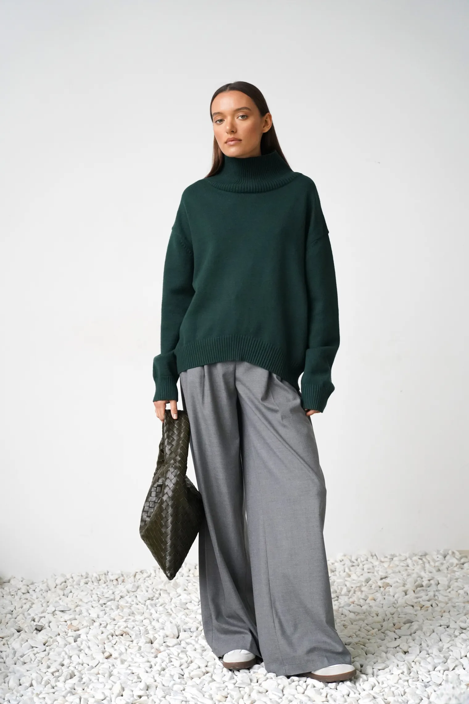 Джемпер мелкой вязки с высоким воротником цвета тайга фото 3