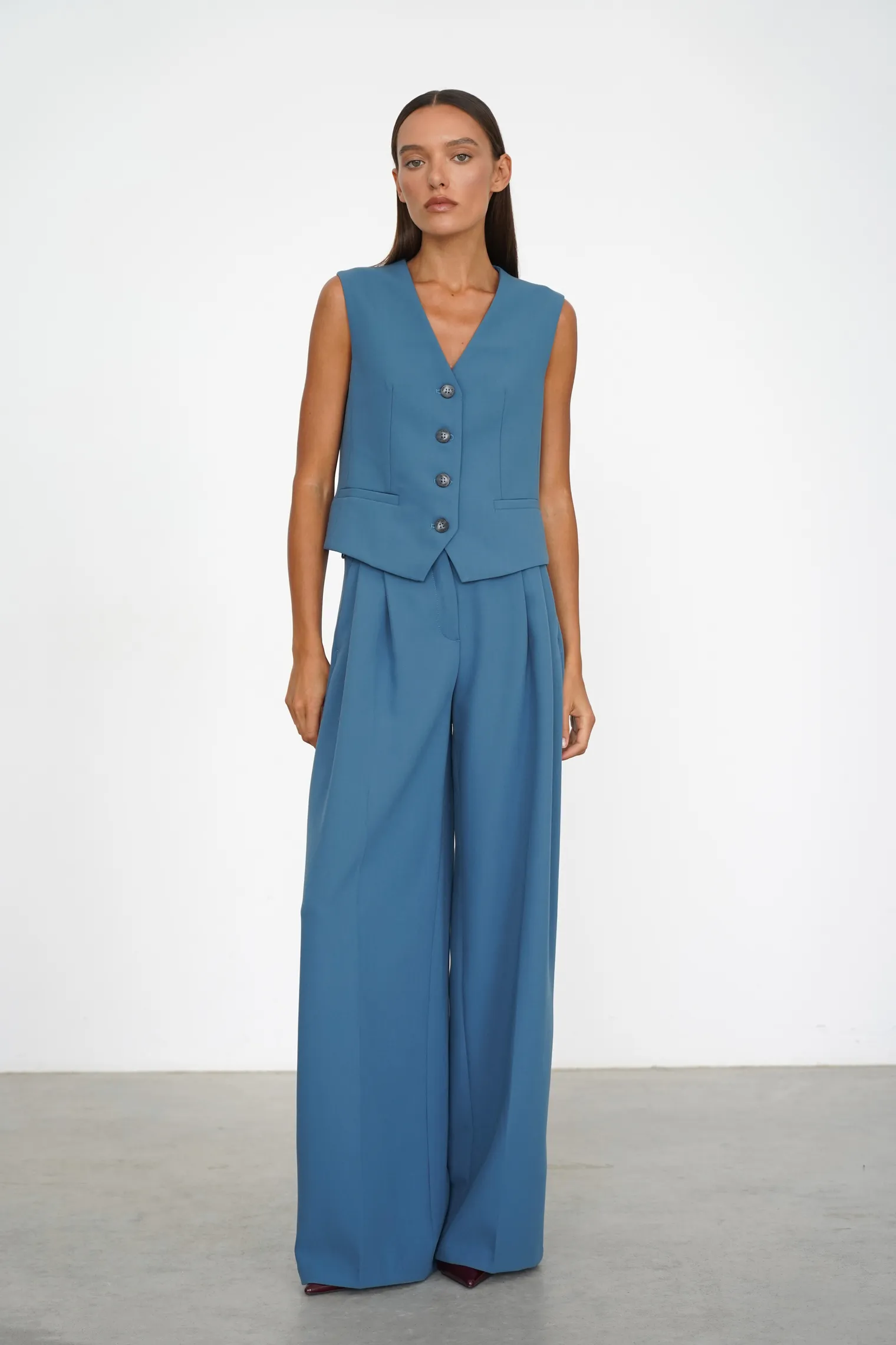 Однобортный жилет с пуговицами цвета деним фото 3