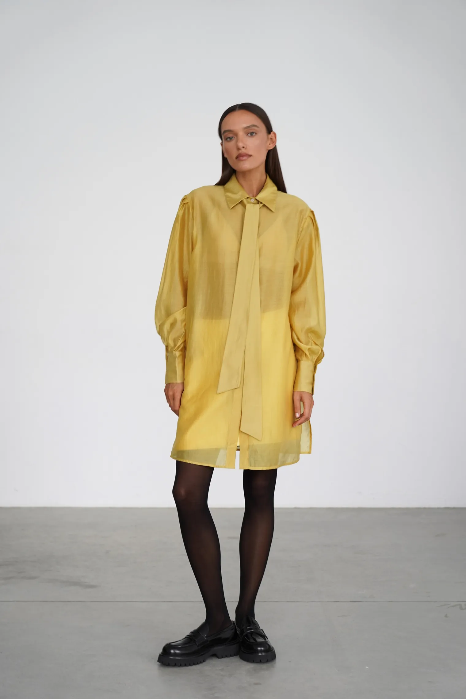 Рубашка из прозрачной ткани соломенного цвета фото 4