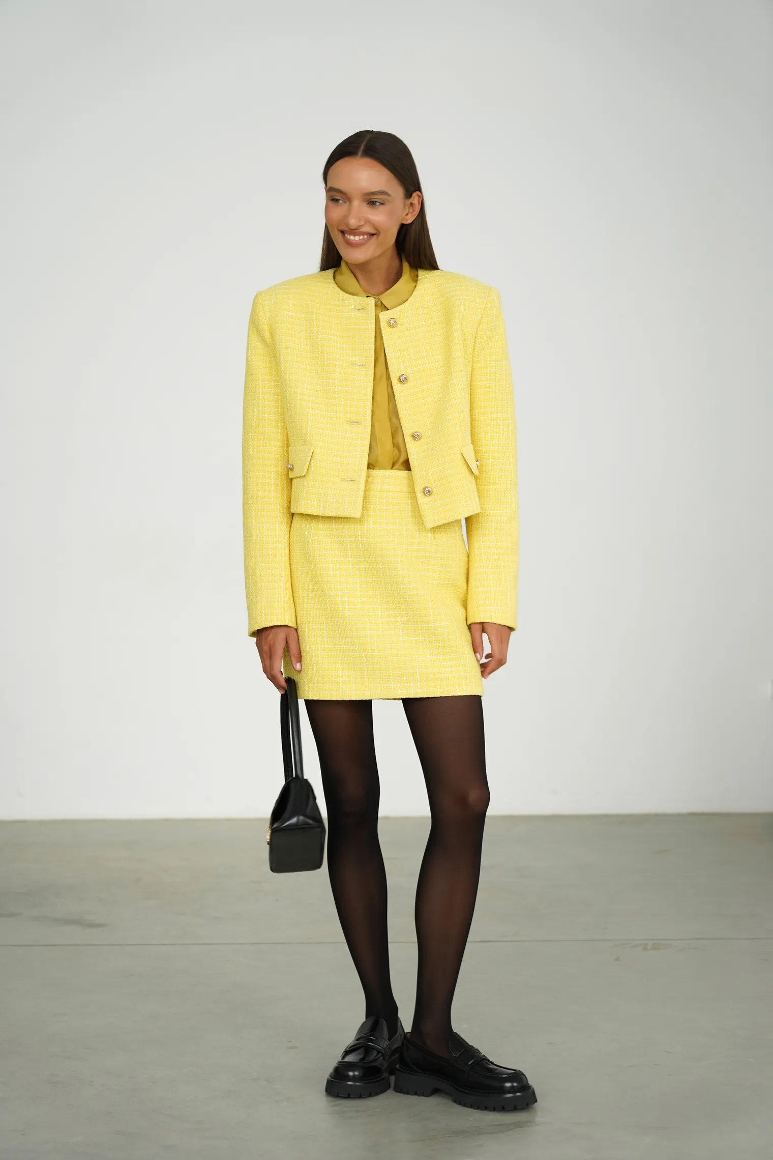 Юбка мини из твидовой ткани цвета молочный лимон фото 2