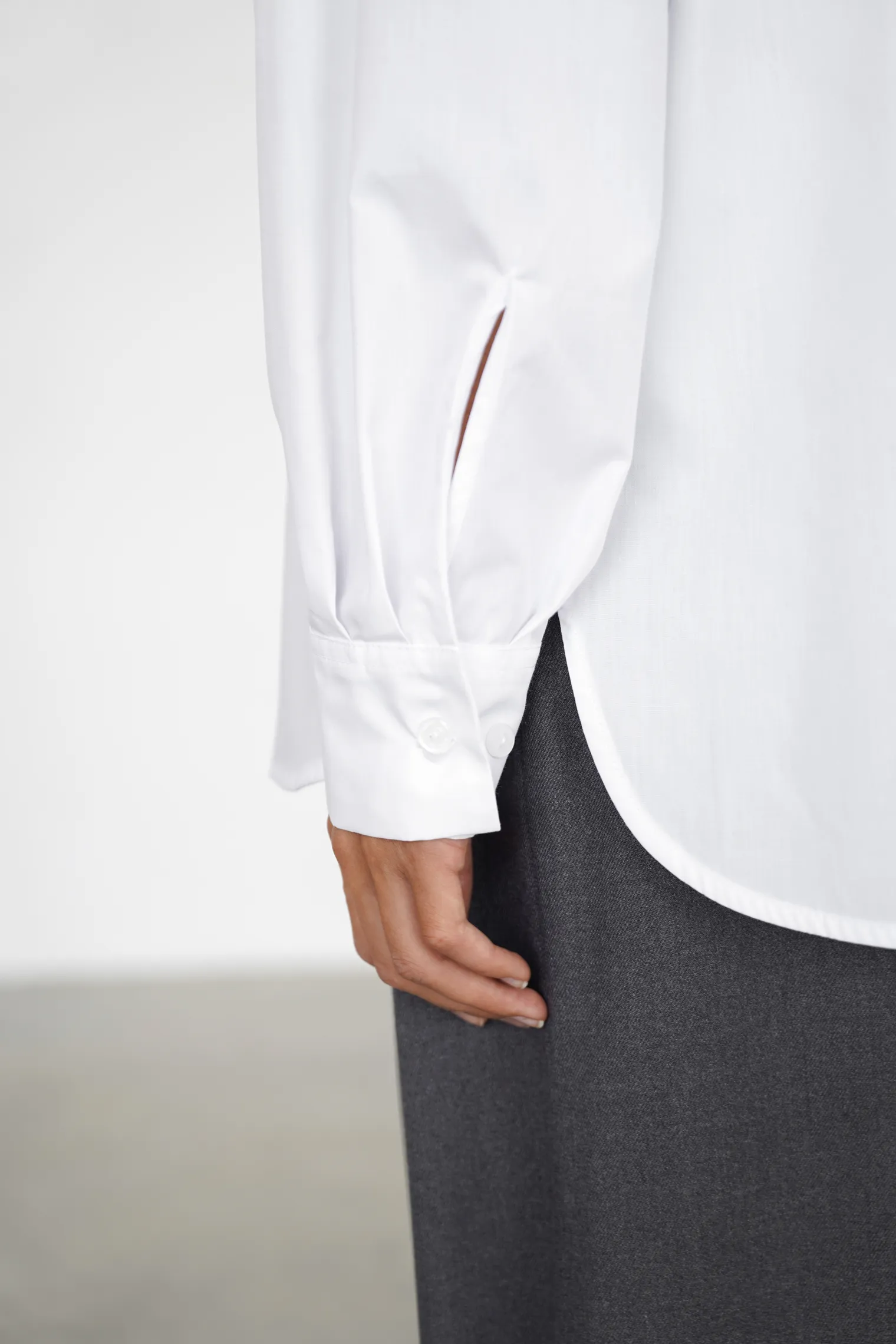 Рубашка свободного кроя белого цвета фото 2