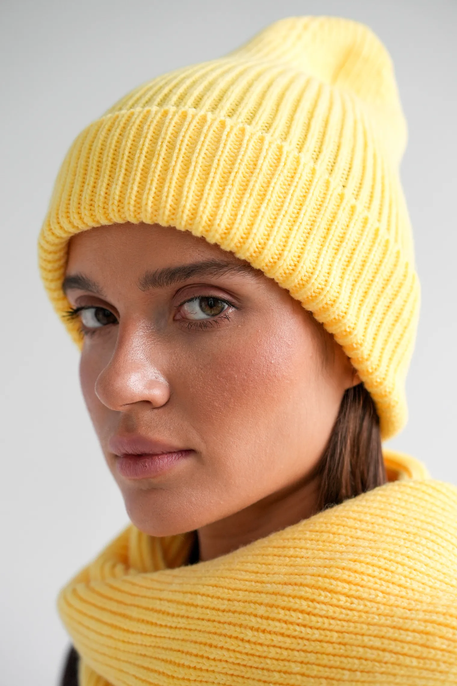 Шапка из шерсти мериноса сливочного цвета фото 2