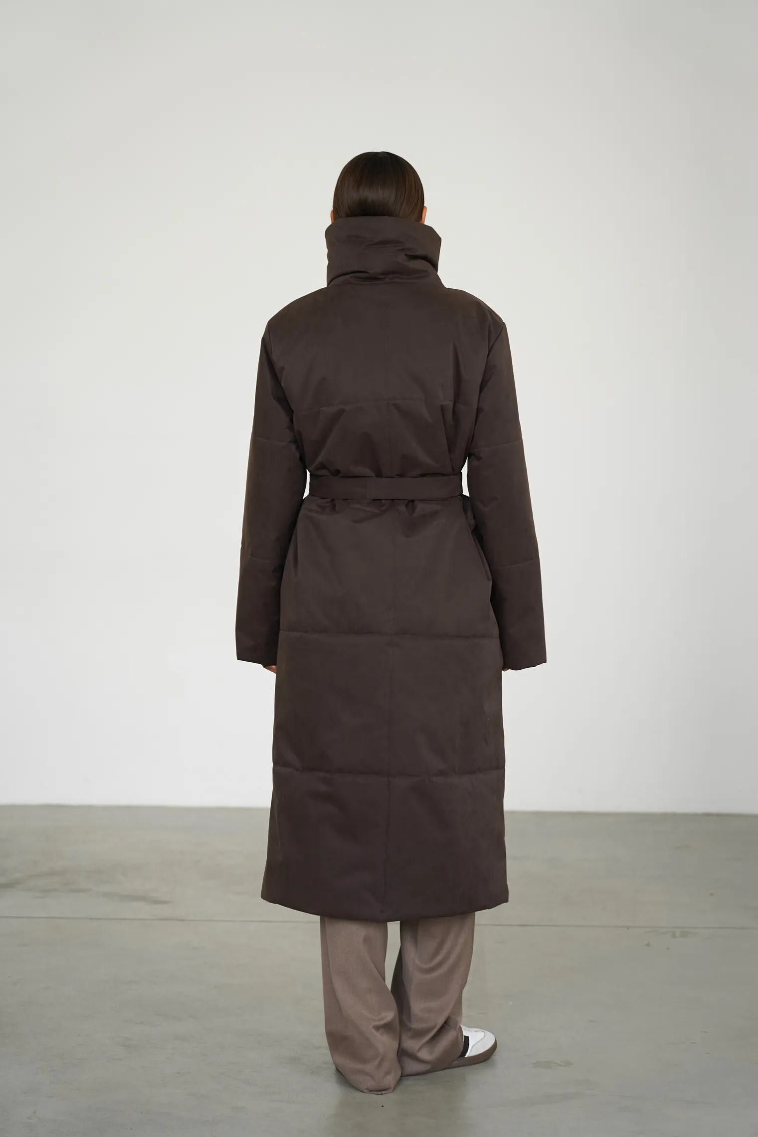 Пальто утепленное цвета горький шоколад фото 4