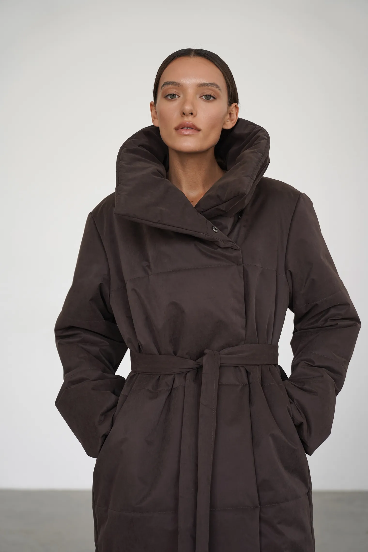 Пальто утепленное цвета горький шоколад фото 6