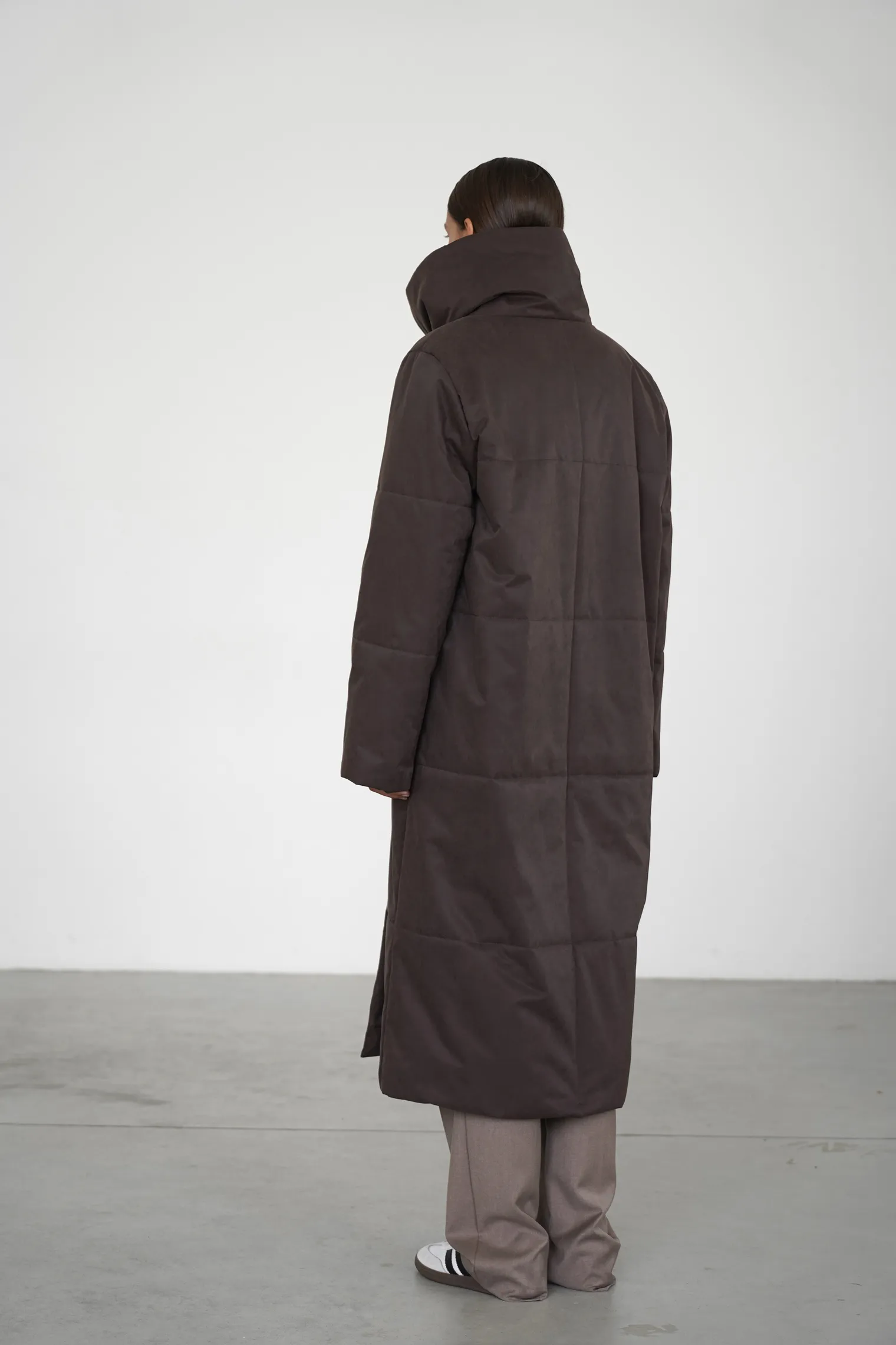 Пальто утепленное цвета горький шоколад фото 7