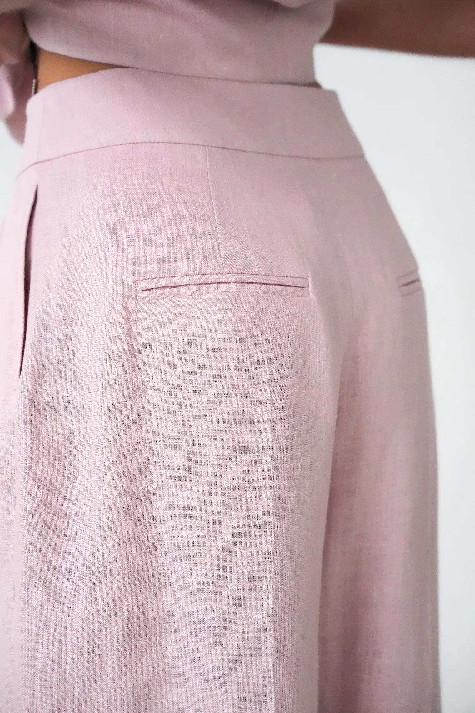 Брюки широкого кроя с завышенной талией со складками пыльно-розового цвета фото 5