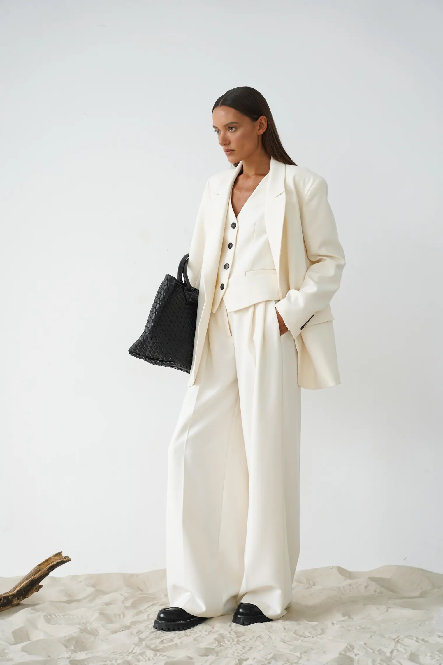 Однобортный жакет с накладными карманами цвета тофу фото 3