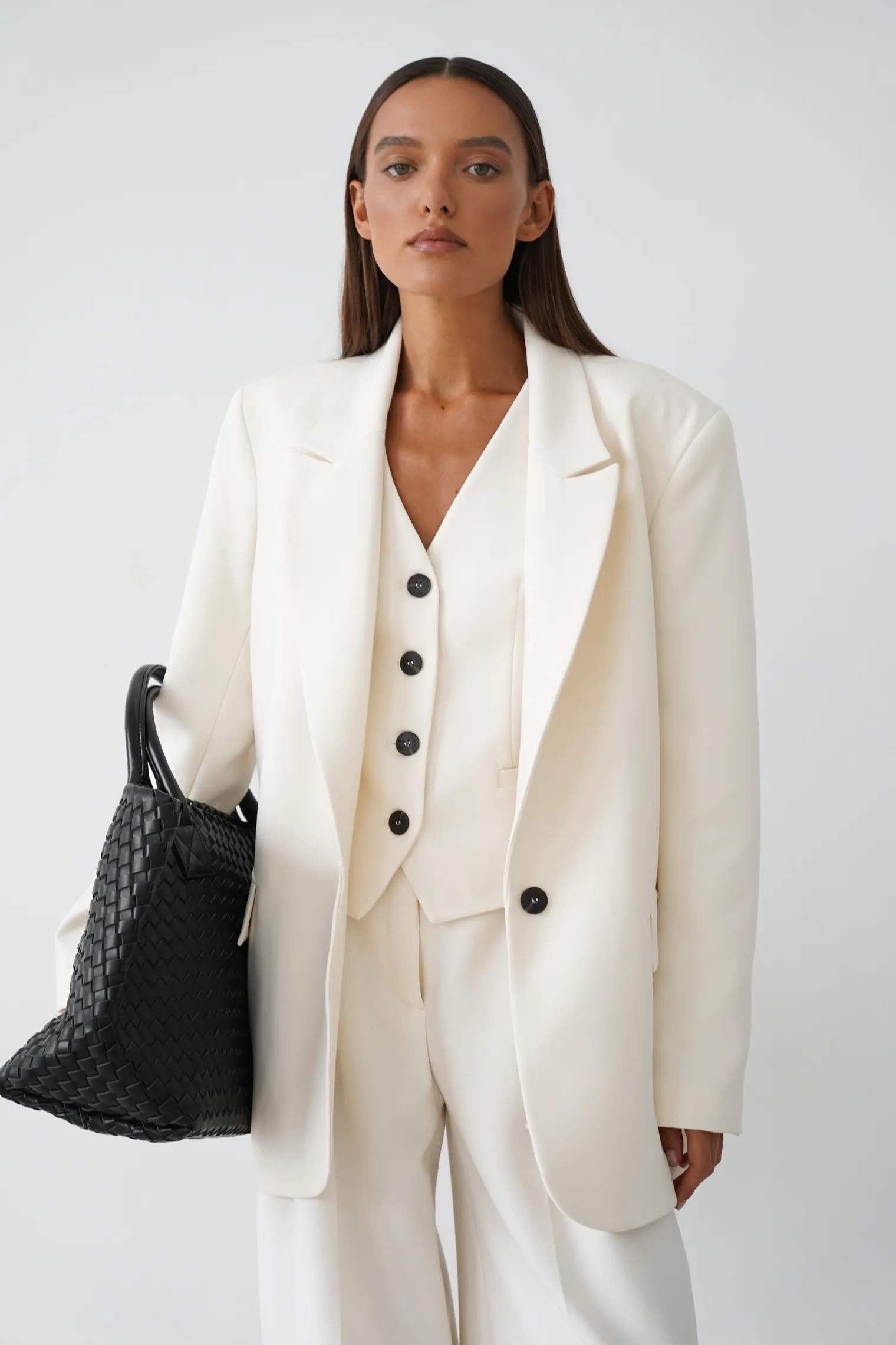 Однобортный жакет с накладными карманами цвета тофу фото 1