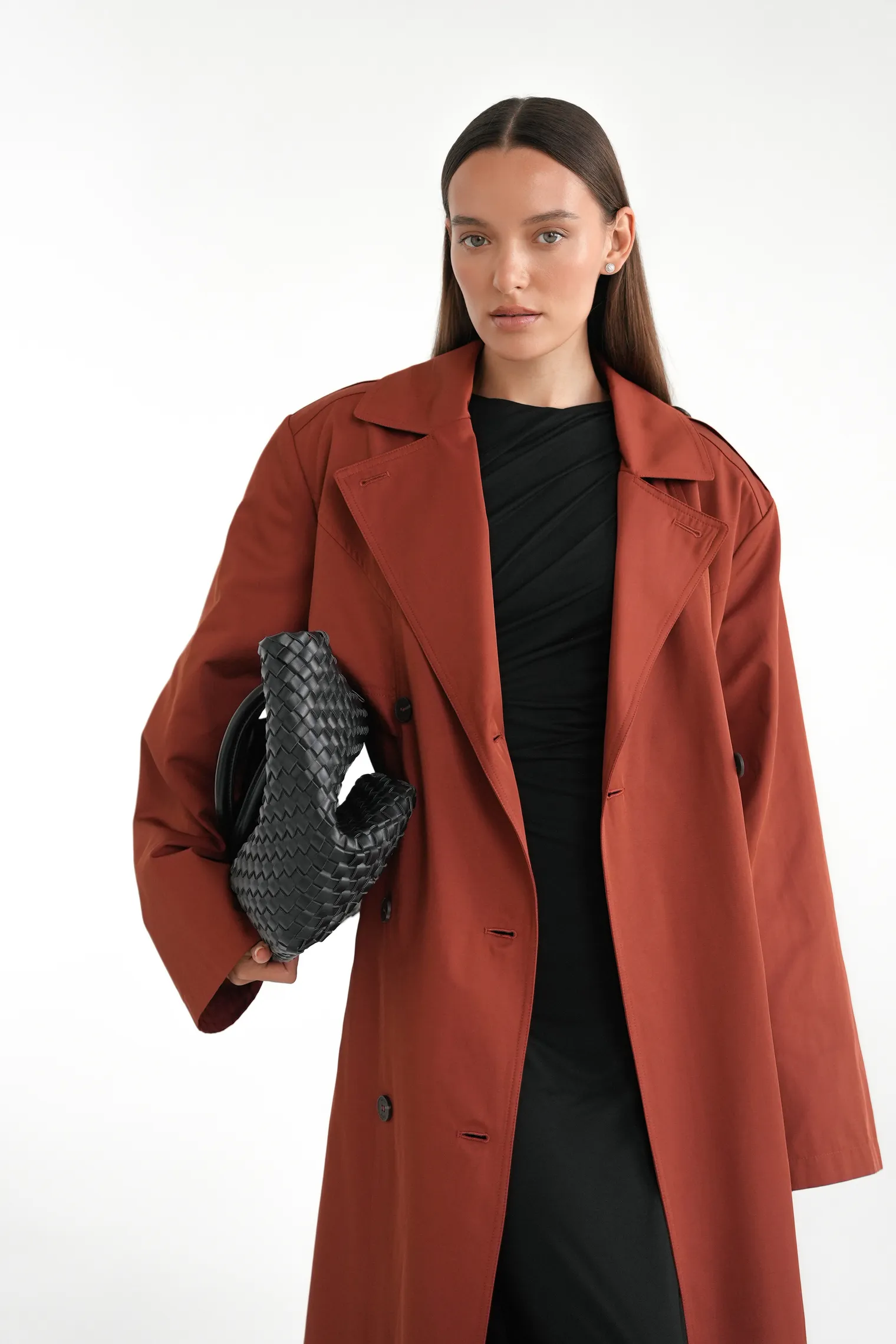 Тренч двубортный с поясом терракотового цвета фото 5