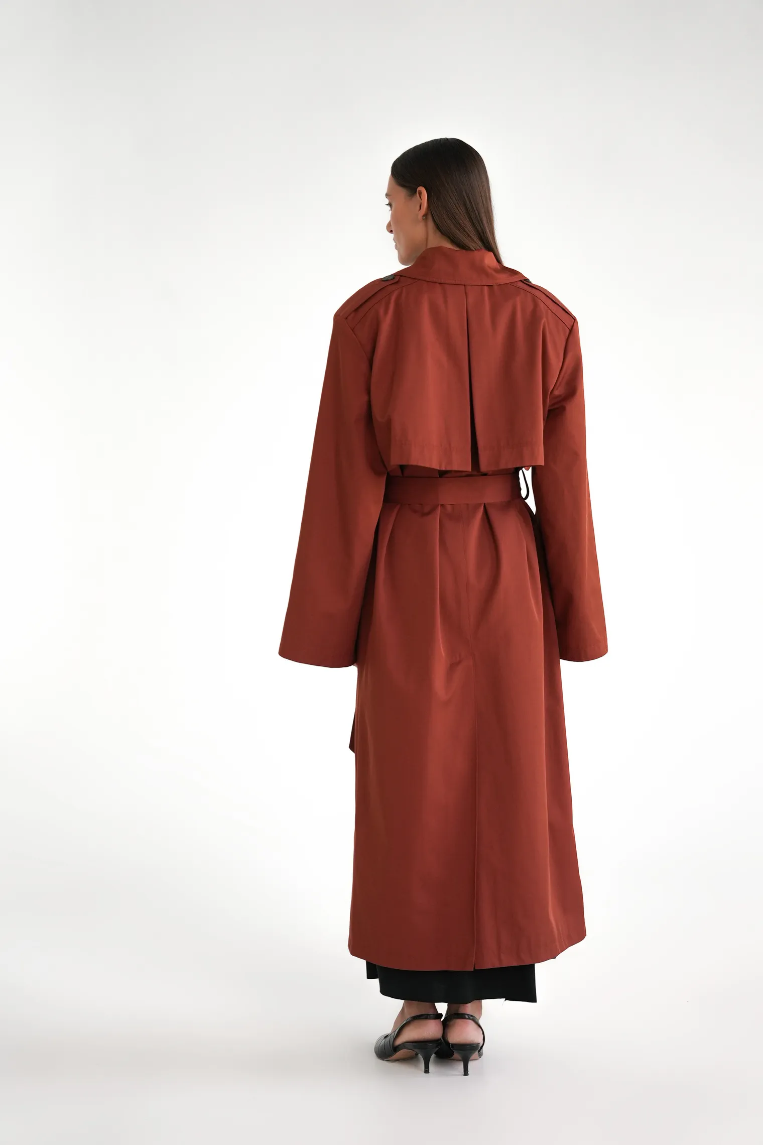 Тренч двубортный с поясом терракотового цвета фото 4