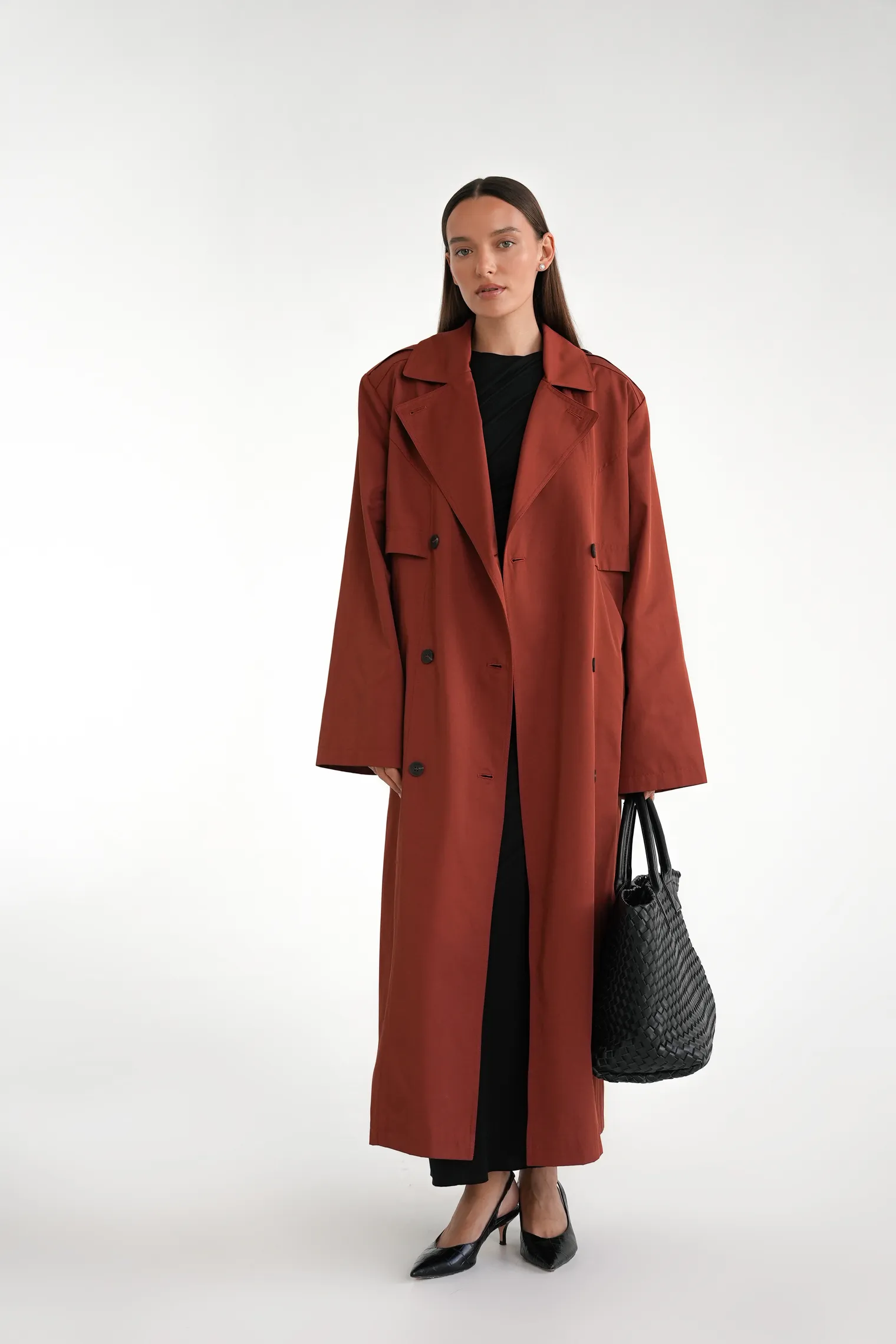 Тренч двубортный с поясом терракотового цвета фото 3