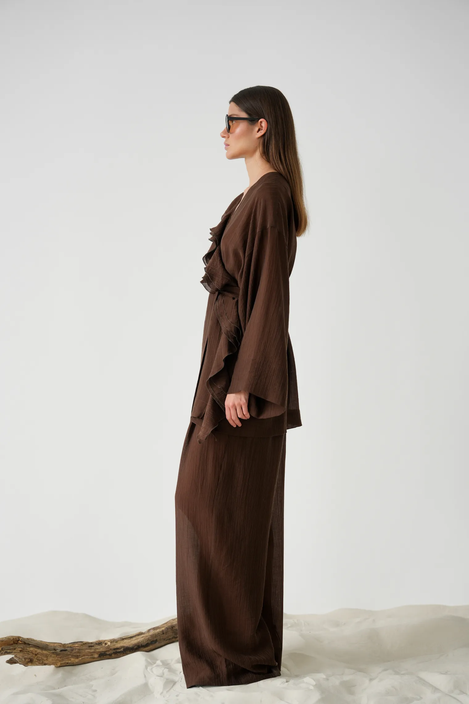 Блуза с запахом из жатой ткани цвета горький шоколад фото 6