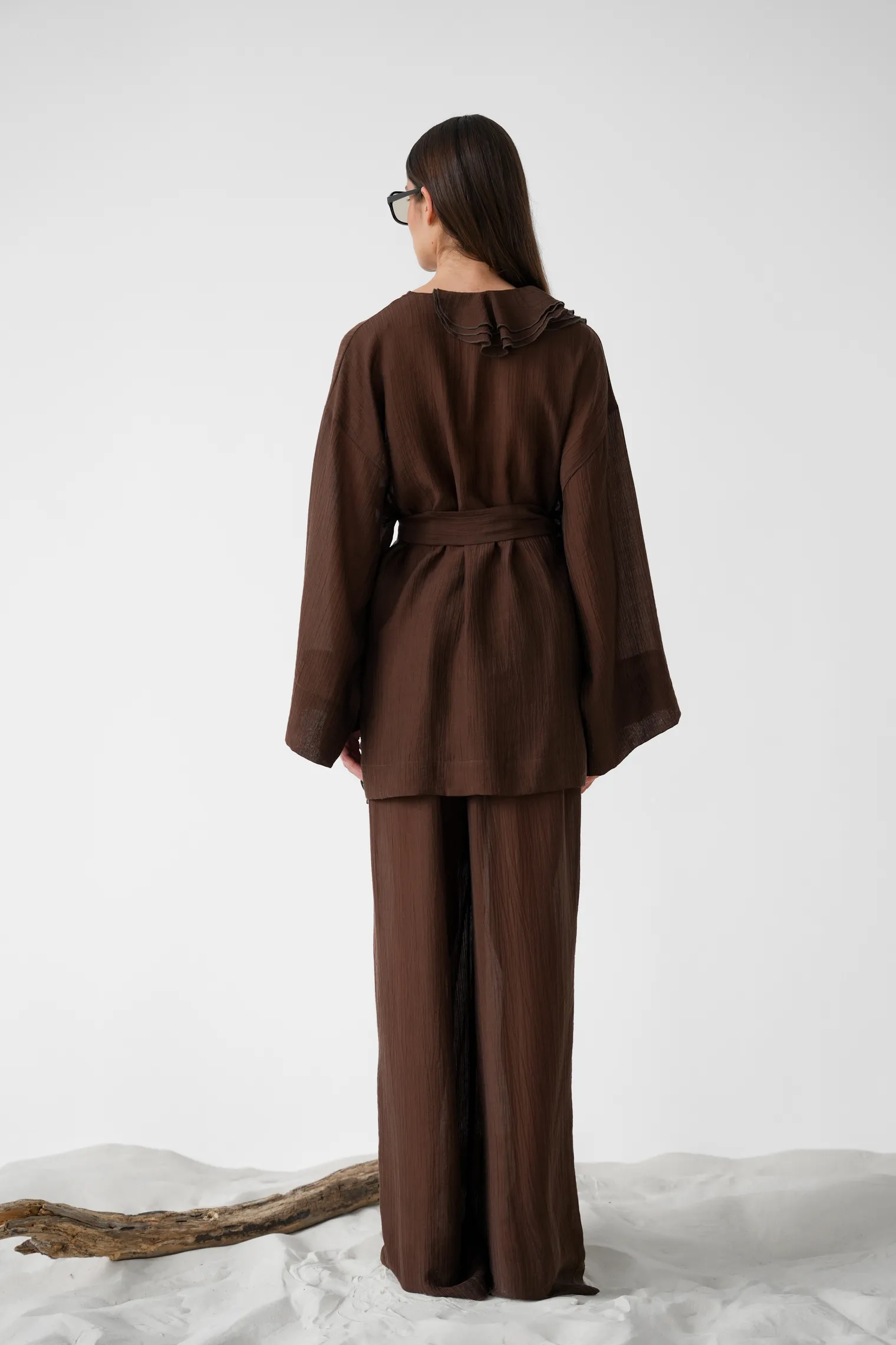 Блуза с запахом из жатой ткани цвета горький шоколад фото 7