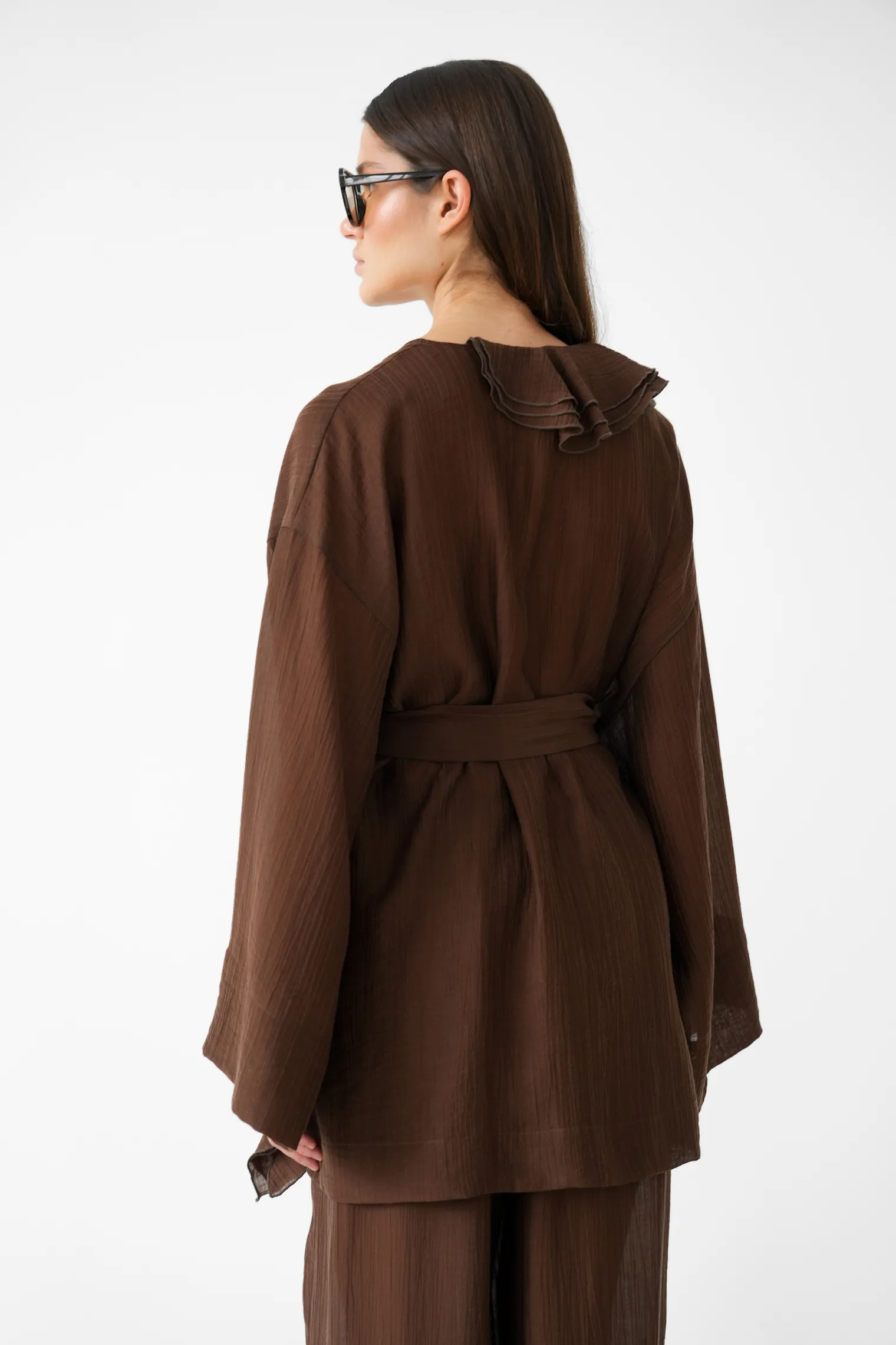 Блуза с запахом из жатой ткани цвета горький шоколад фото 4