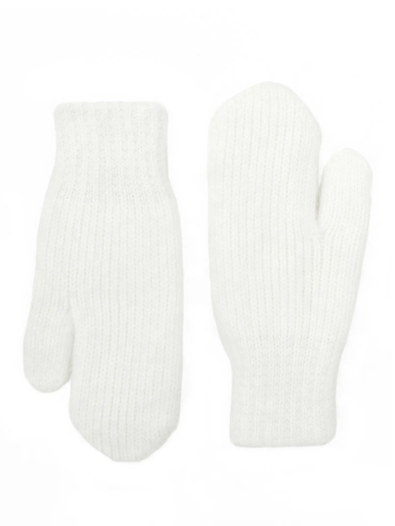 Варежки из ангоры белого цвета фото 1