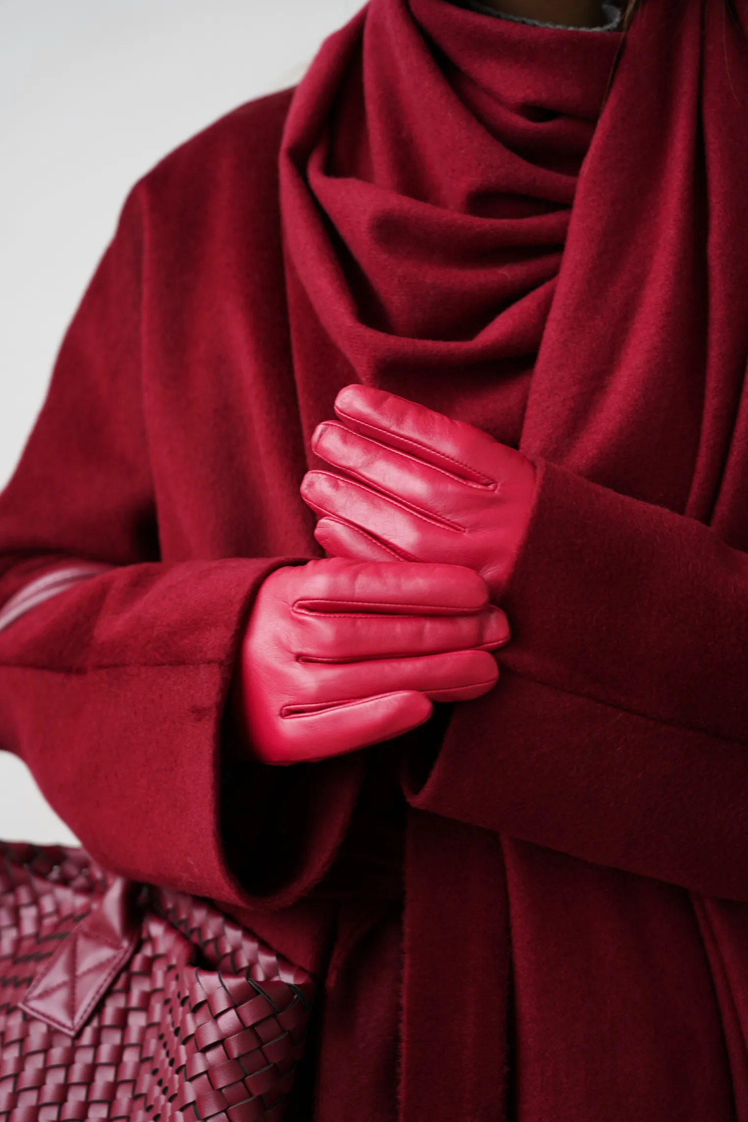 Перчатки из кожи вишнёвого цвета фото 3