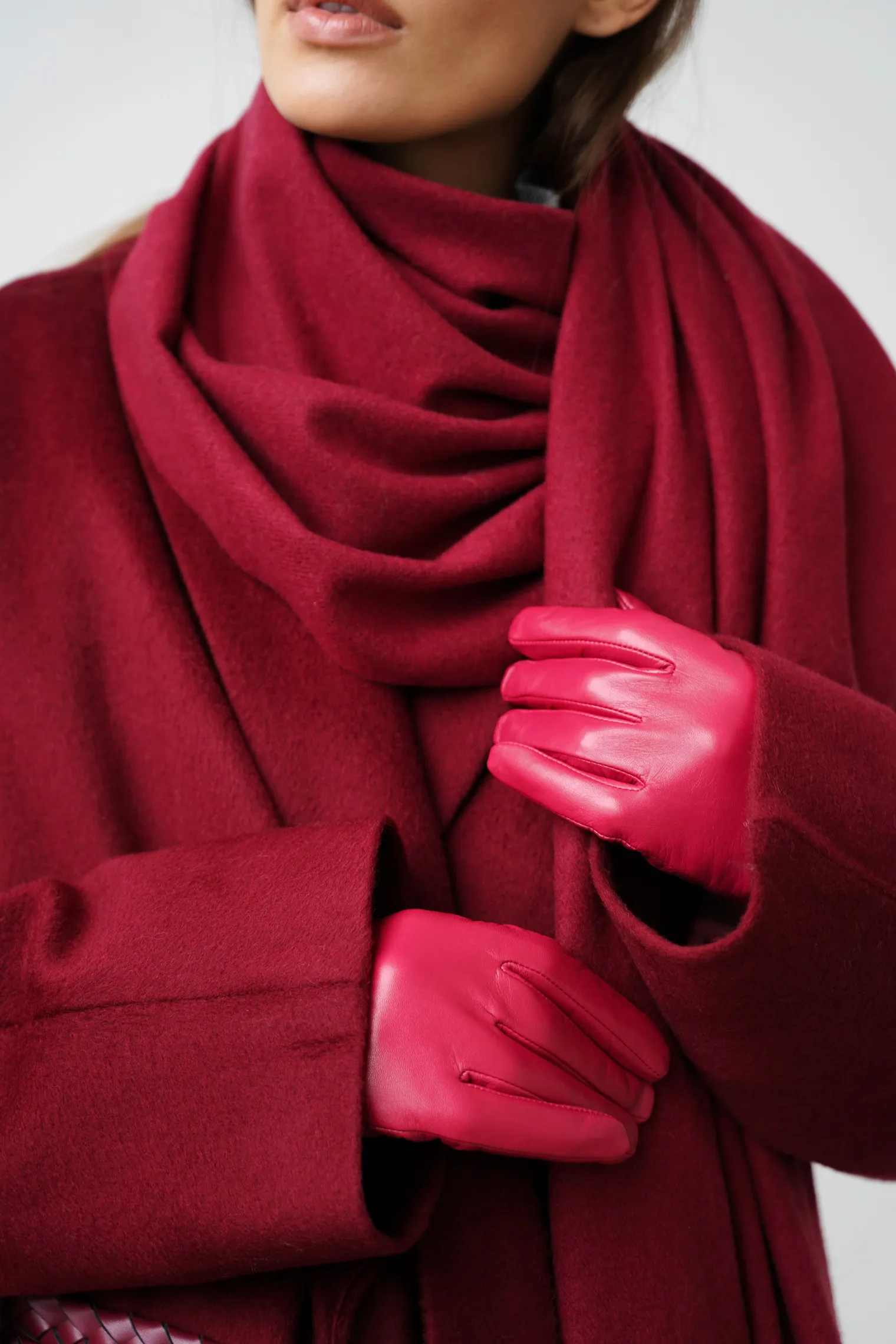 Перчатки из кожи вишнёвого цвета фото 6