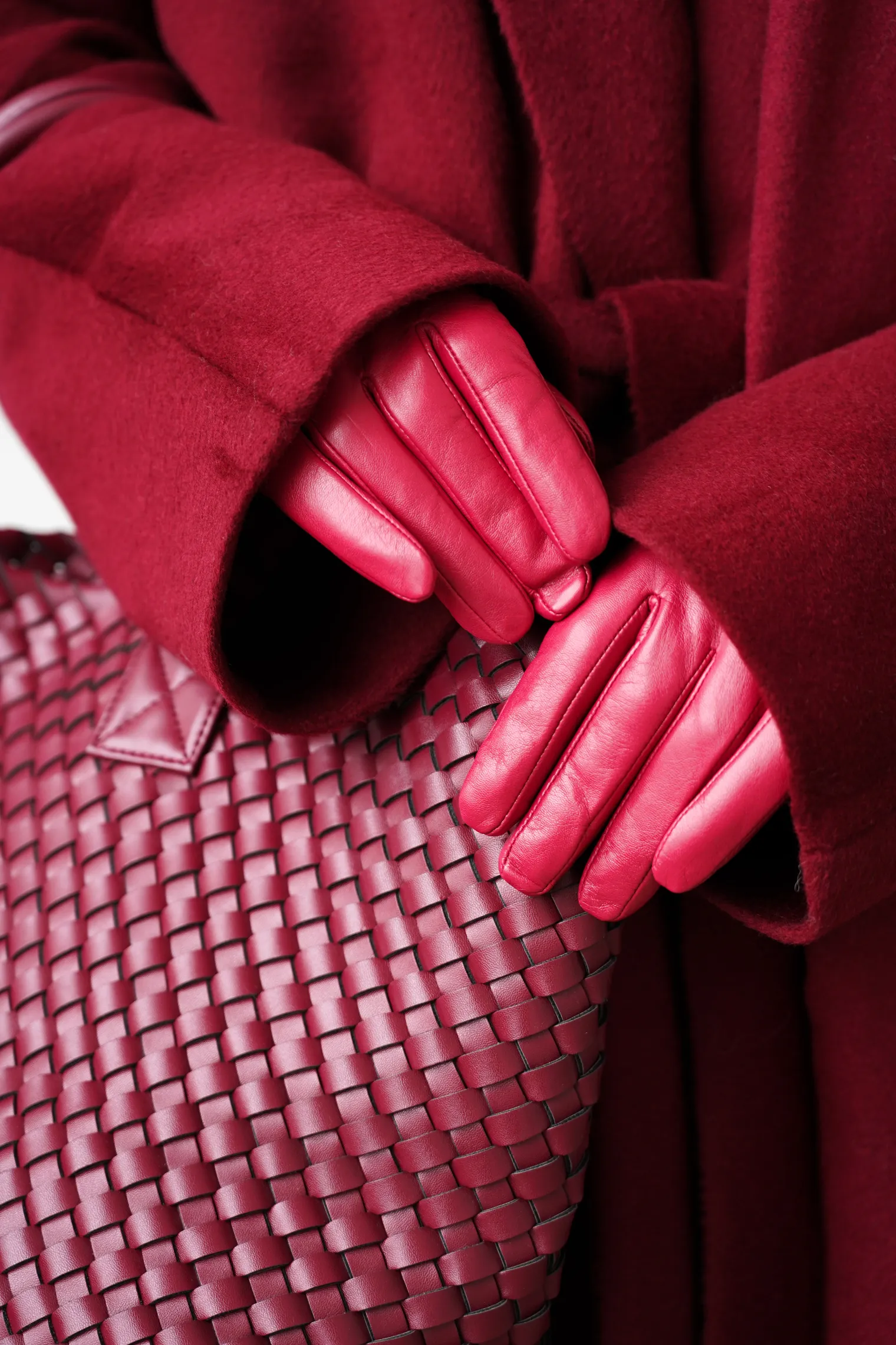 Перчатки из кожи вишнёвого цвета фото 5