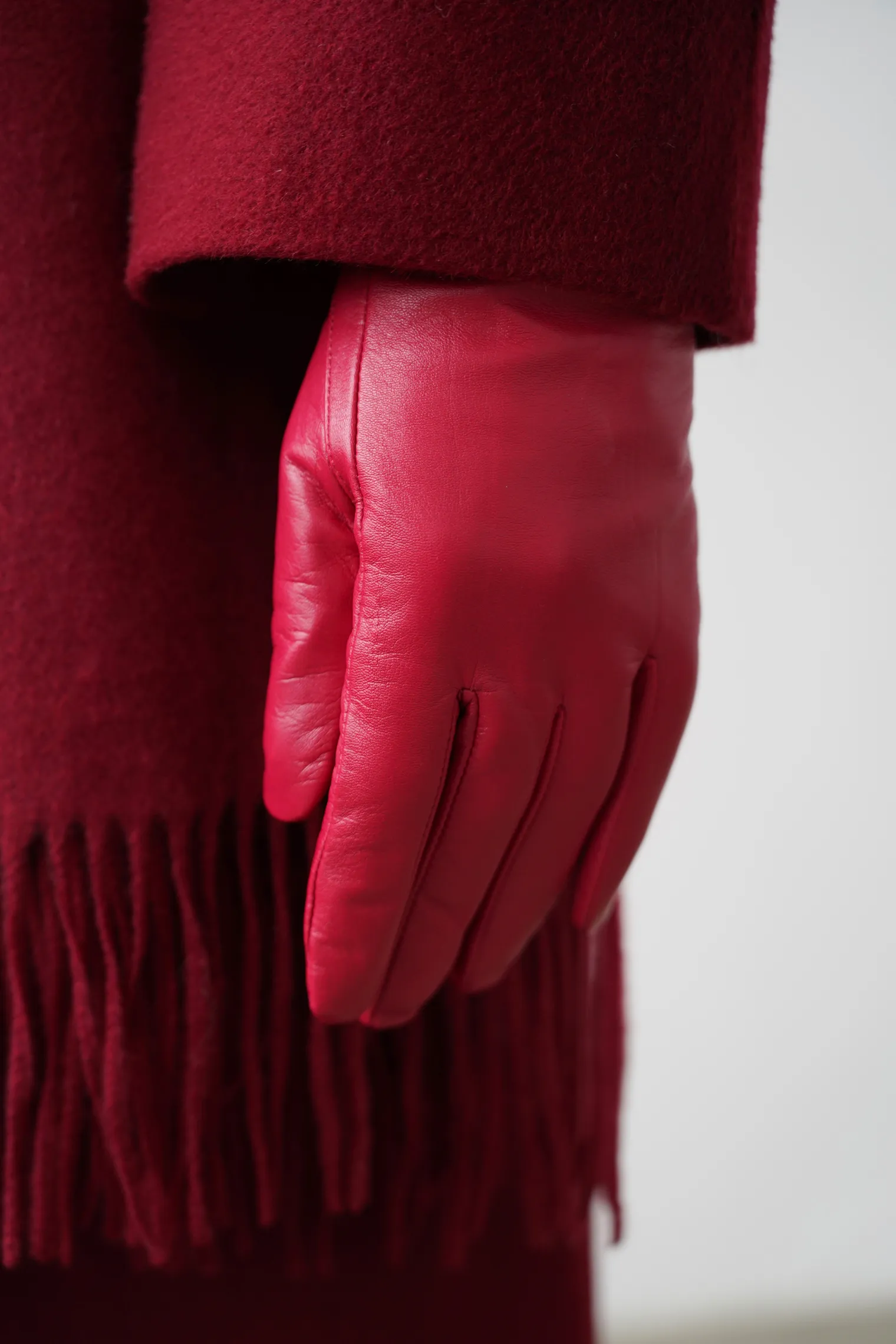 Перчатки из кожи вишнёвого цвета фото 4