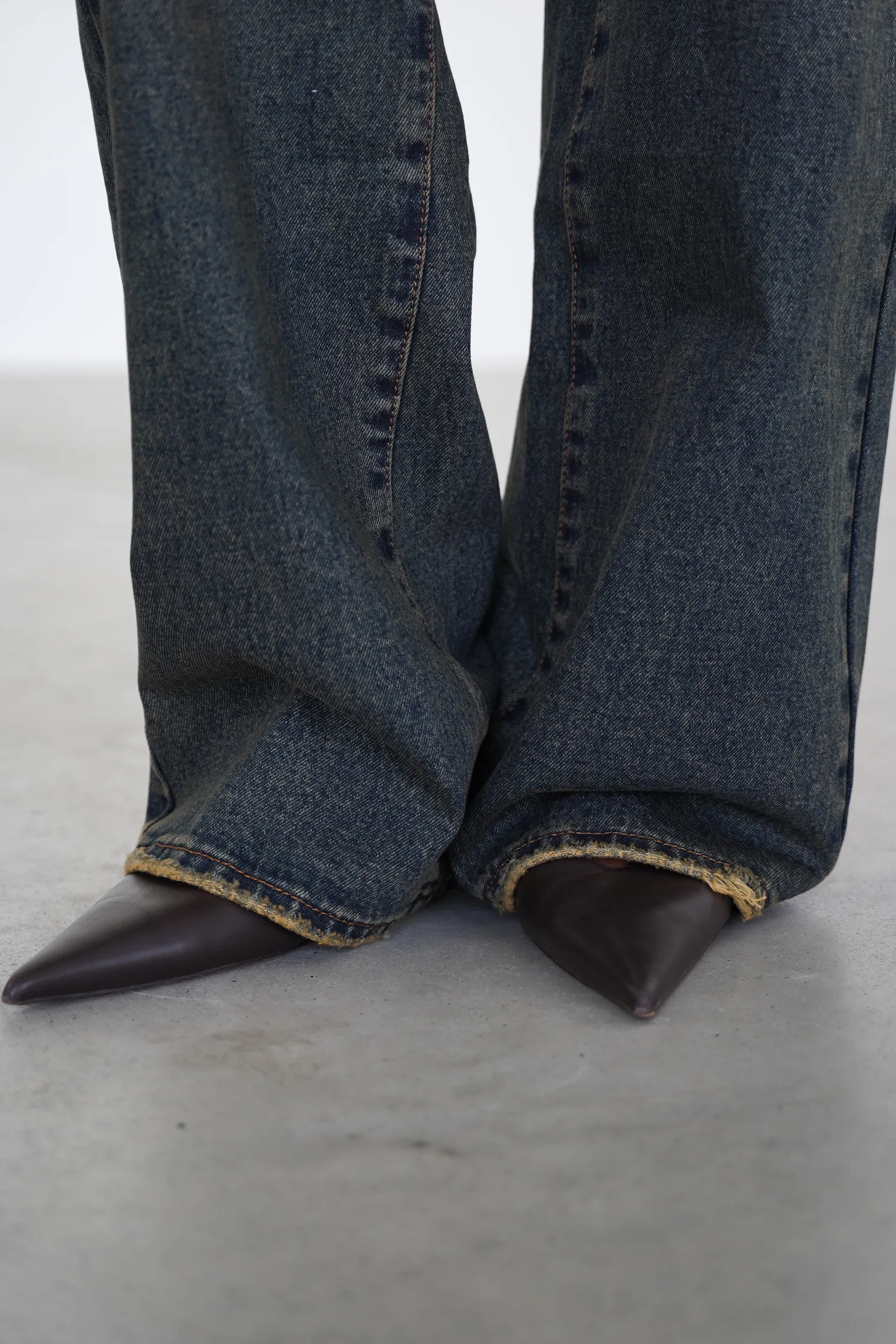Джинсы свободного кроя в винтажном стиле синего цвета фото 2